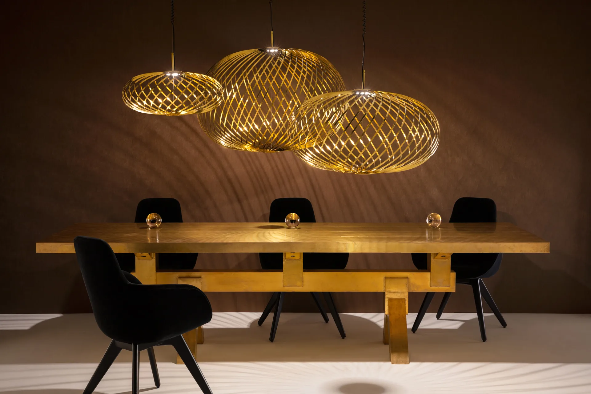 Spring-riippuvalaisin LED messinki, Pieni Tom Dixon