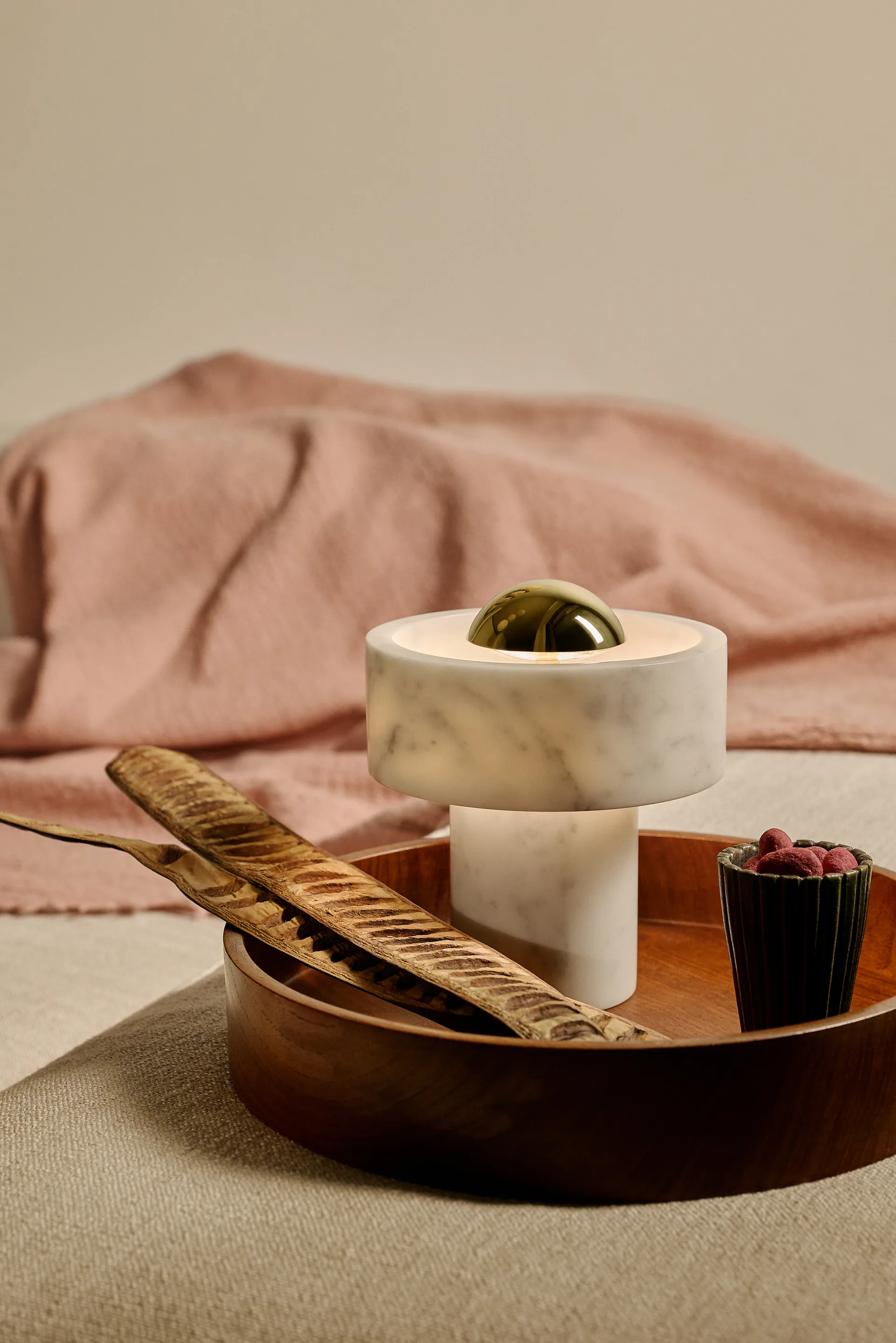 Stone Portable LED -pöytävalaisin 28 cm, Marble-gold Tom Dixon