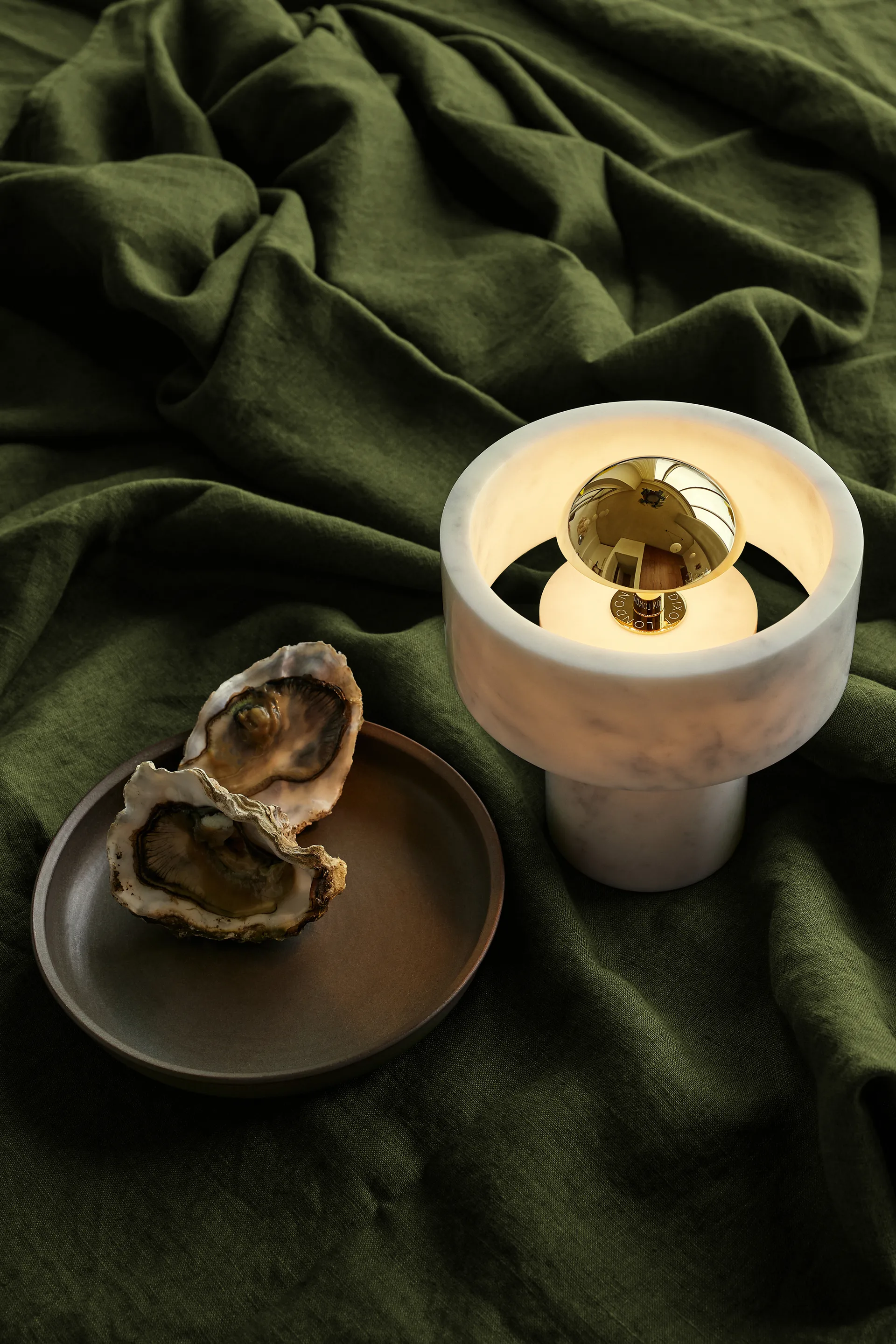 Stone Portable LED -pöytävalaisin 28 cm, Marble-gold Tom Dixon