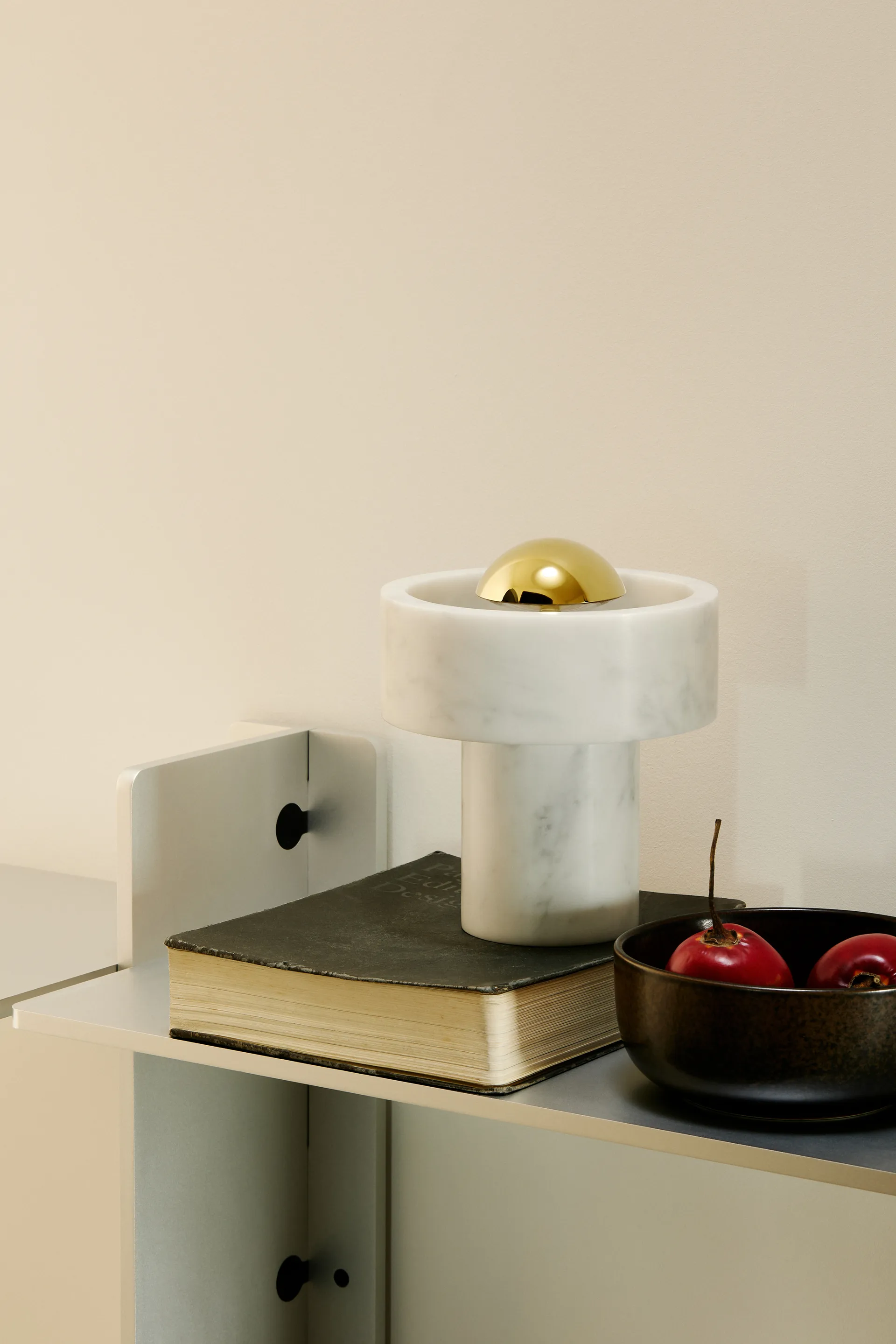 Stone Portable LED -pöytävalaisin 28 cm, Marble-gold Tom Dixon