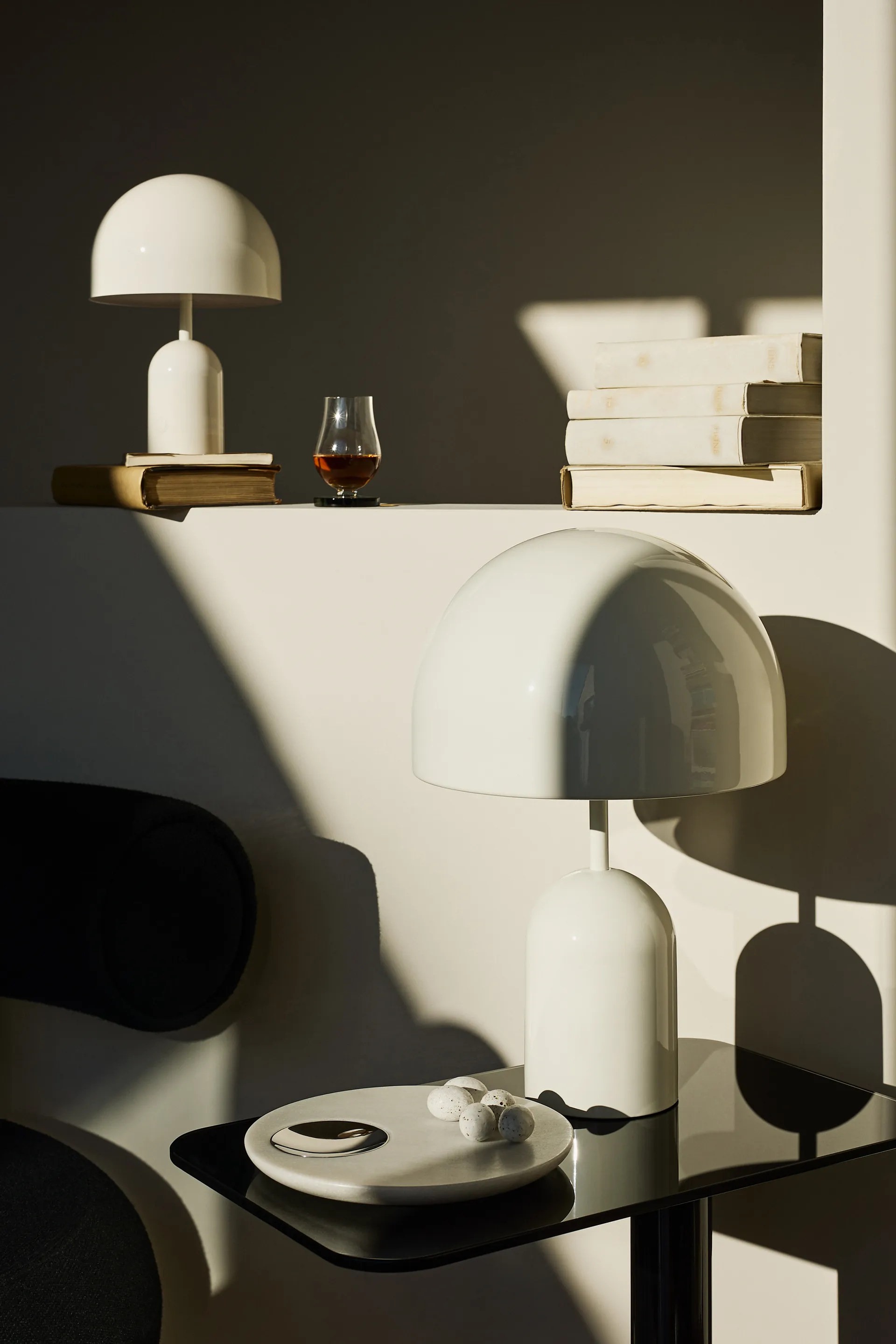 Stone tarjoilualusta Ø22 cm, White marble-silver Tom Dixon