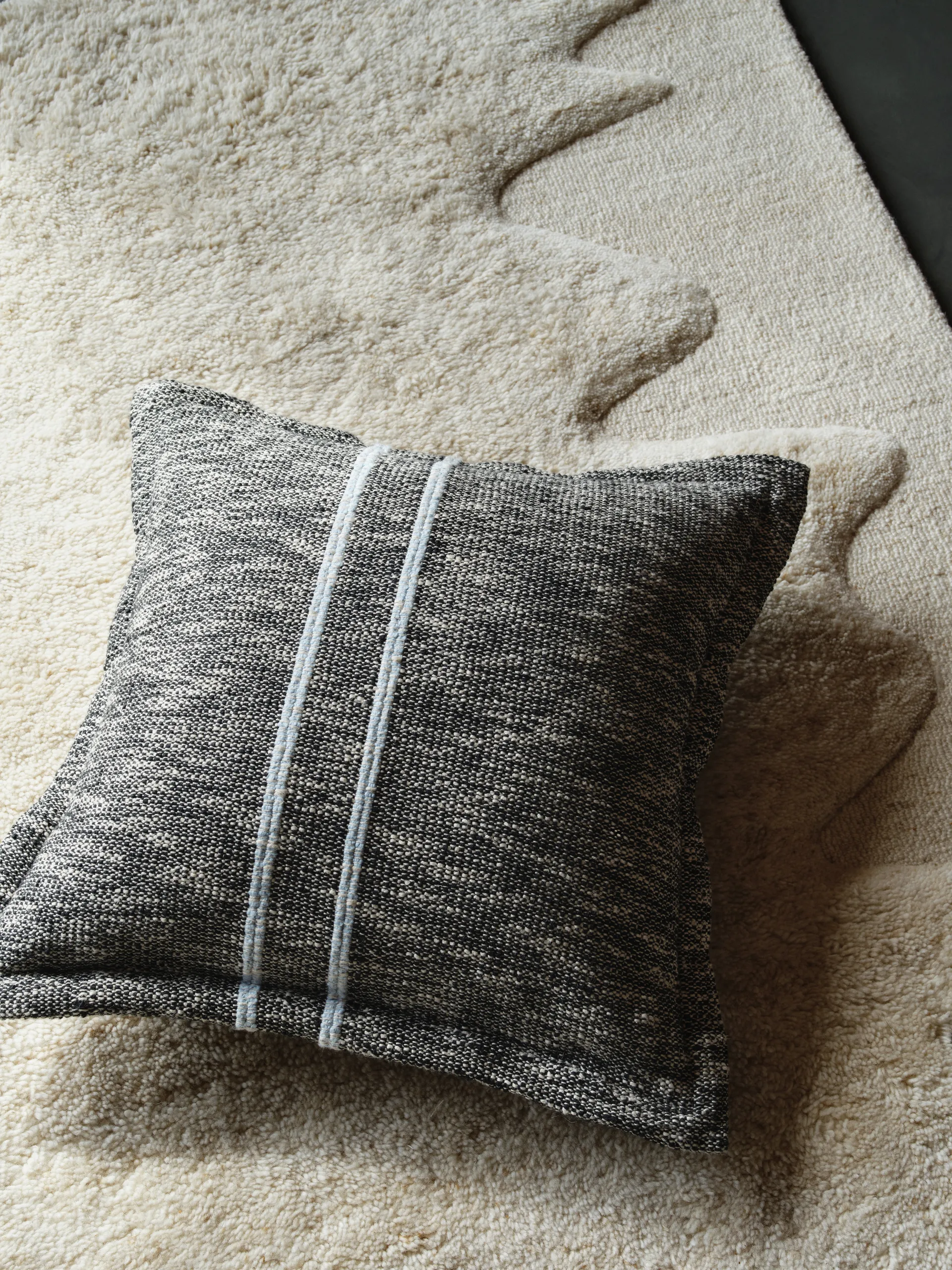 Track koristetyyny, Black, 56x56 cm Tom Dixon