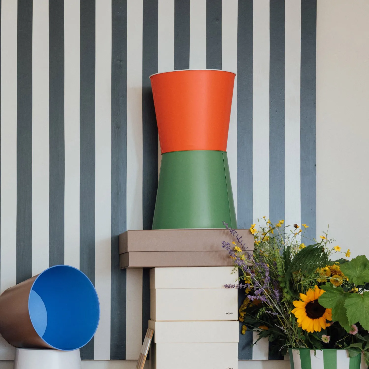 Plural paperikori, Red TÔNN furniture