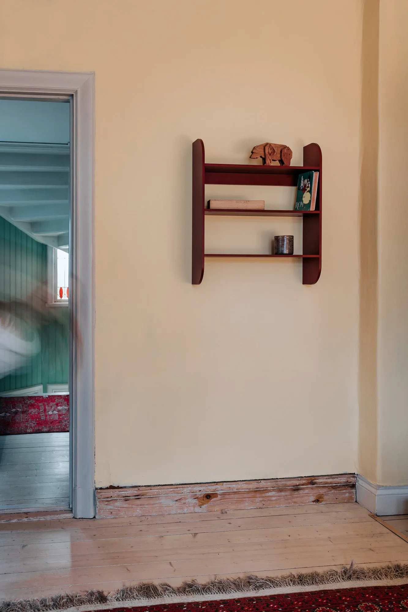 Strapats seinähylly 62x73,6 cm, Burgundy TÔNN furniture