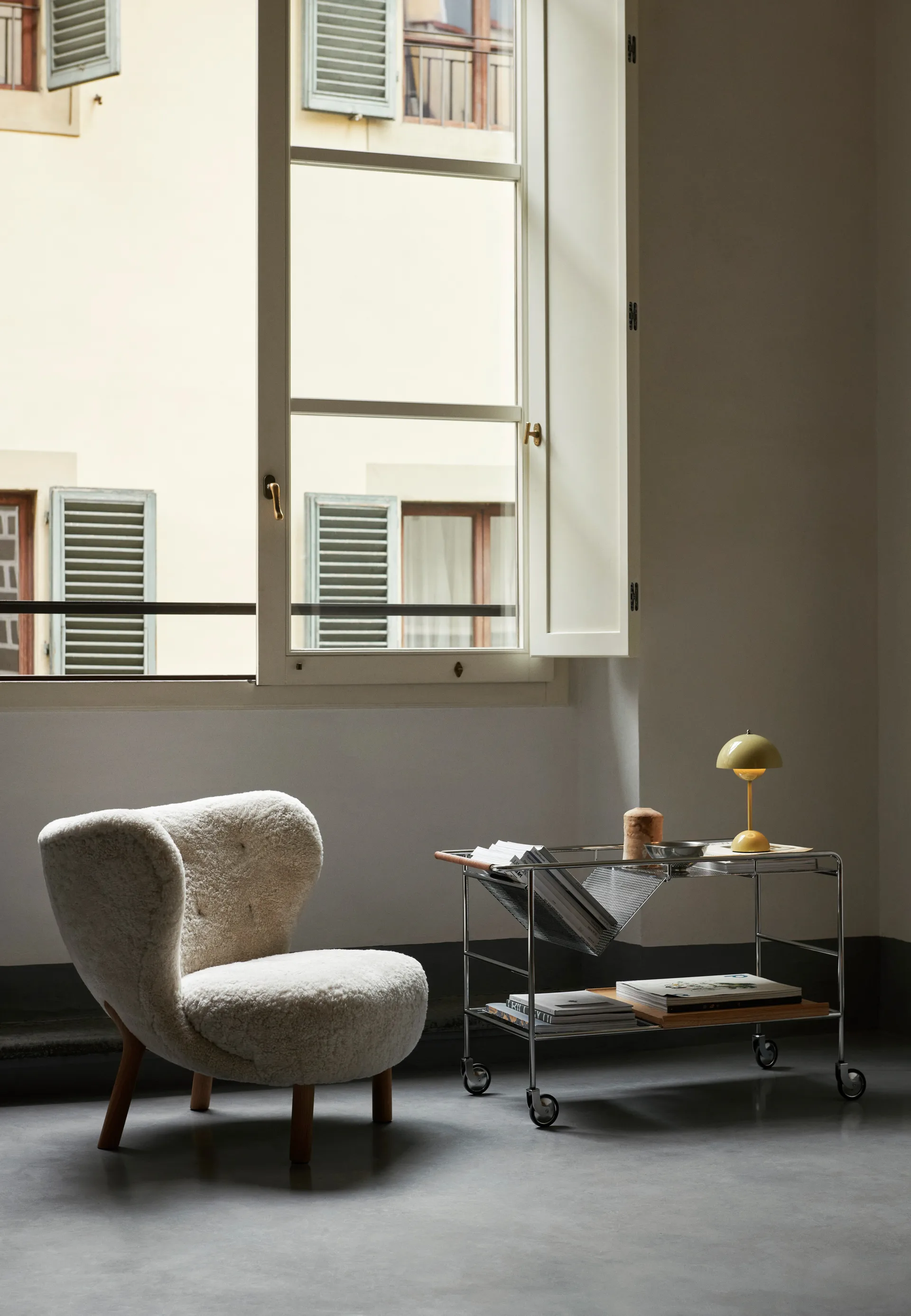 Alima säilytysvaunu lakattu tammi, Chrome & lacquered oak &Tradition