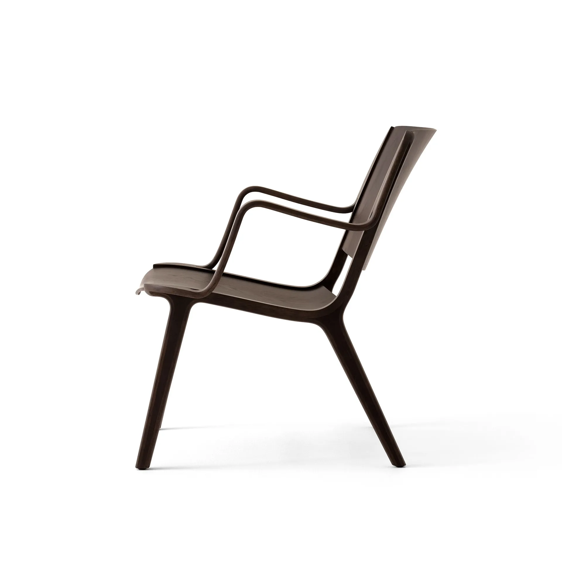 AX HM11 Lounge Chair käsinojilla, Dark stained oak &Tradition