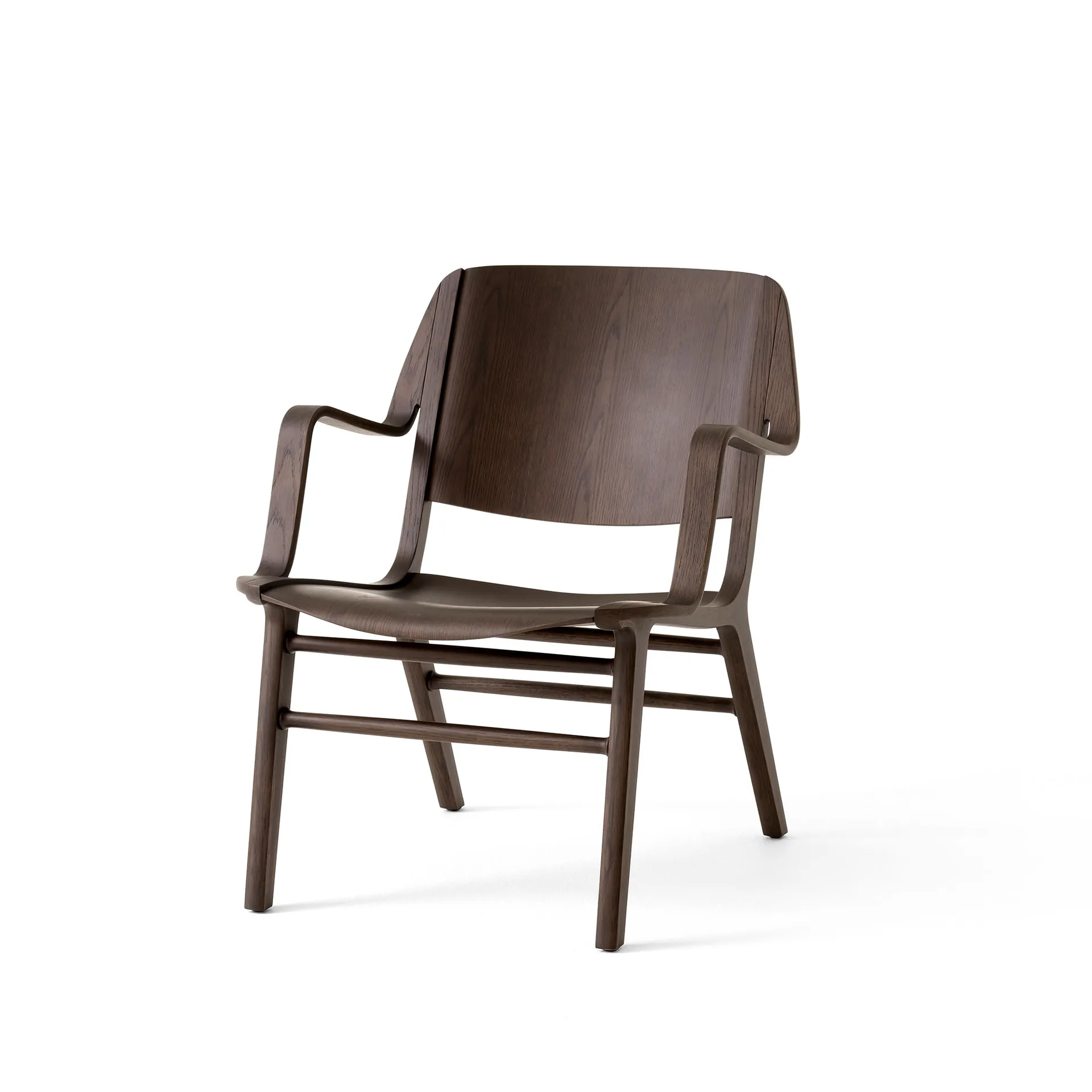 AX HM11 Lounge Chair käsinojilla, Dark stained oak &Tradition