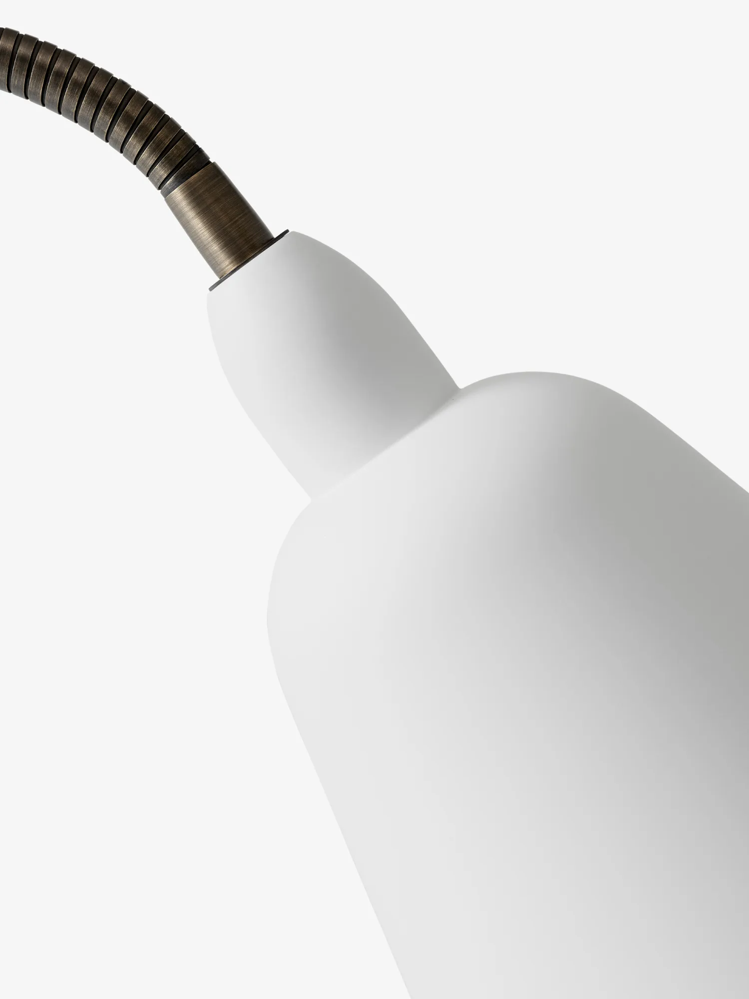 Bellevue AJ7 -lattiavalaisin Anniversary Edition, White-bronzed brass &Tradition