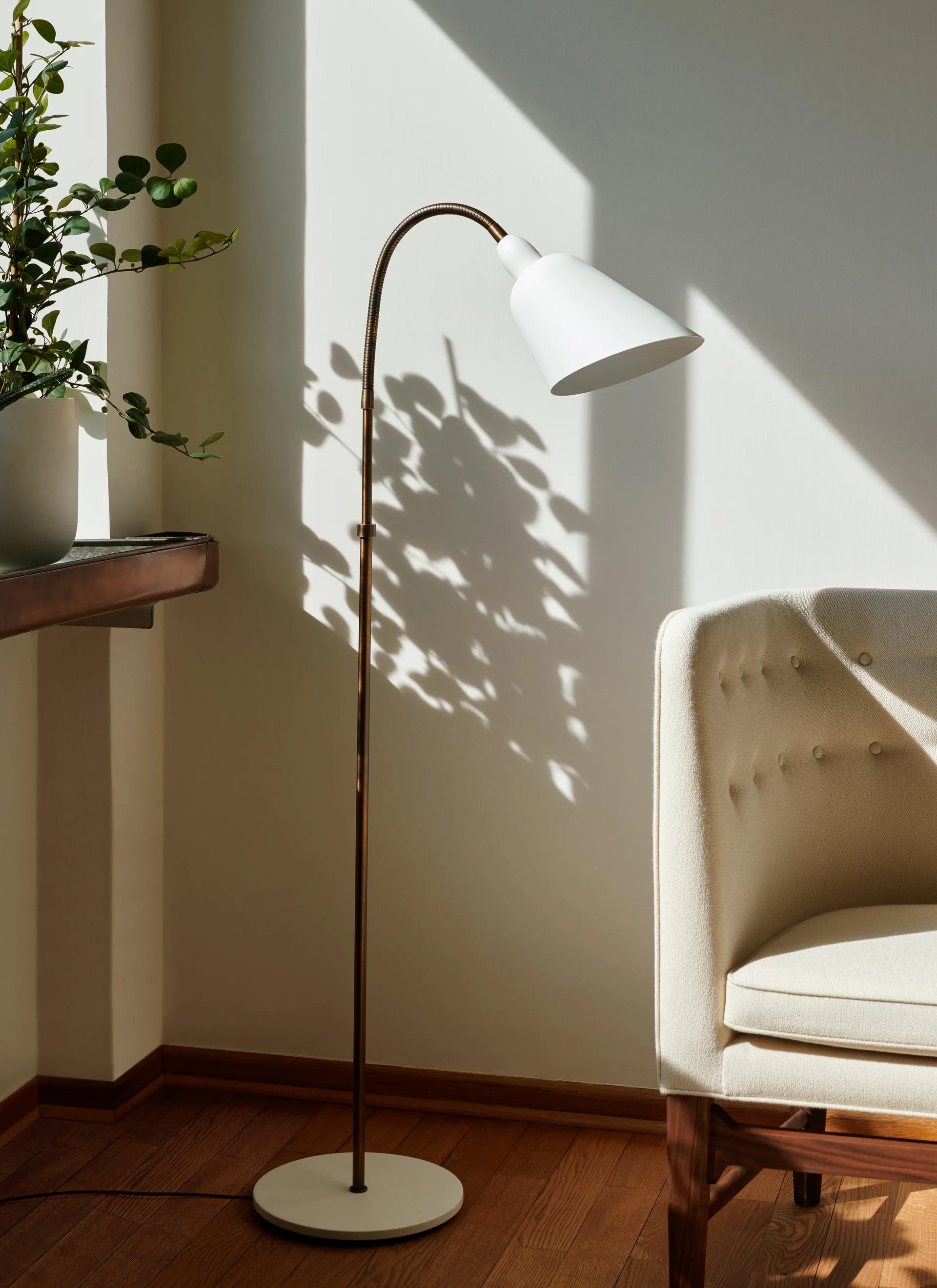 Bellevue AJ7 -lattiavalaisin Anniversary Edition, White-bronzed brass &Tradition