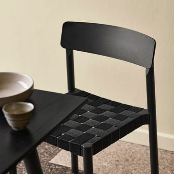 Betty TK1 tuoli - Black, musta punottu pellavanauhaistuinosa - &Tradition