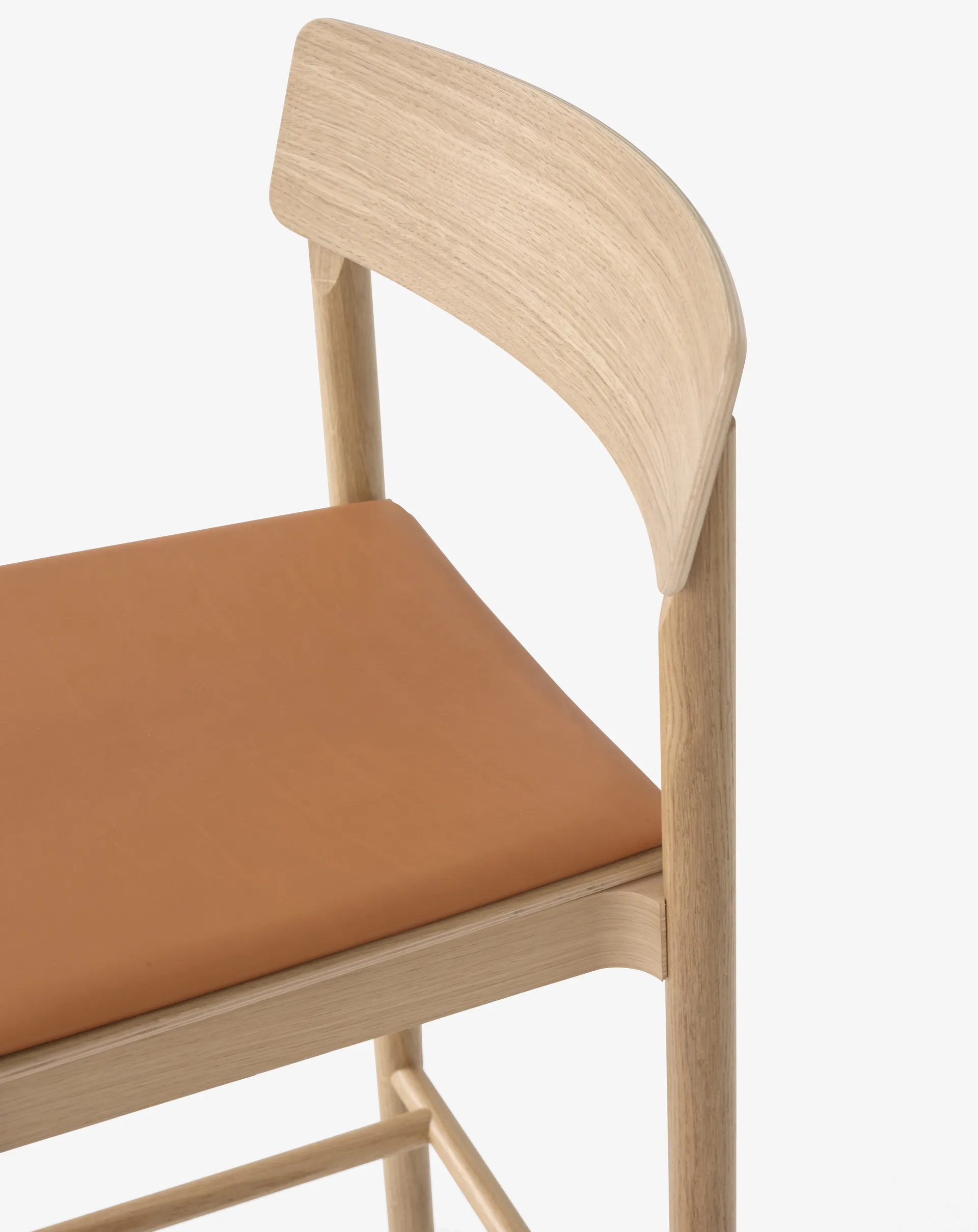 Betty TK14 Counter Chair baarituoli 65 cm, Noble konjakinvärinen nahka-lakattu tammi &Tradition