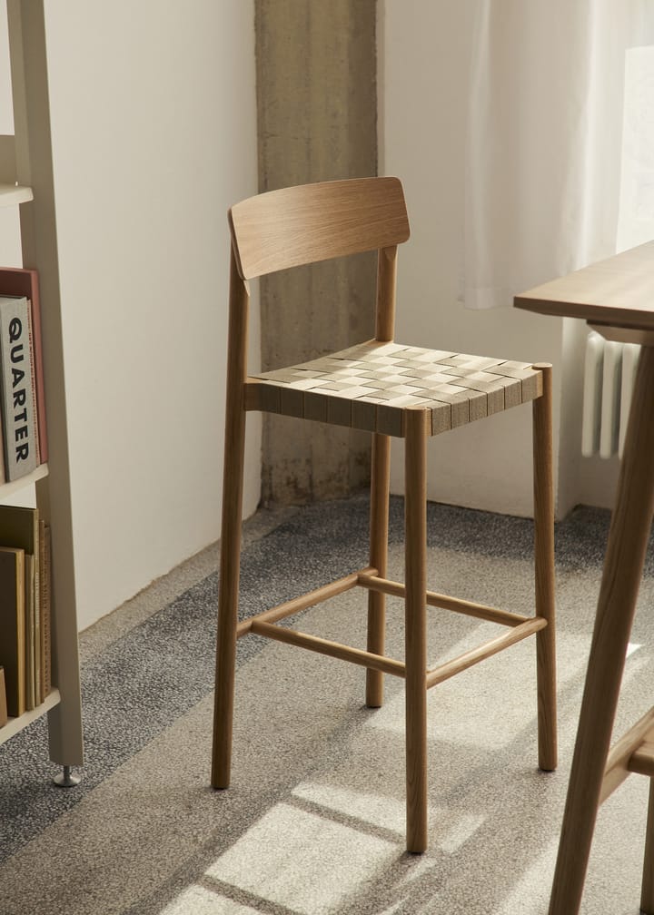 Betty TK15 Bar Chair baarituoli 75 cm, Savutammi-luonnonvärinen pellava &Tradition