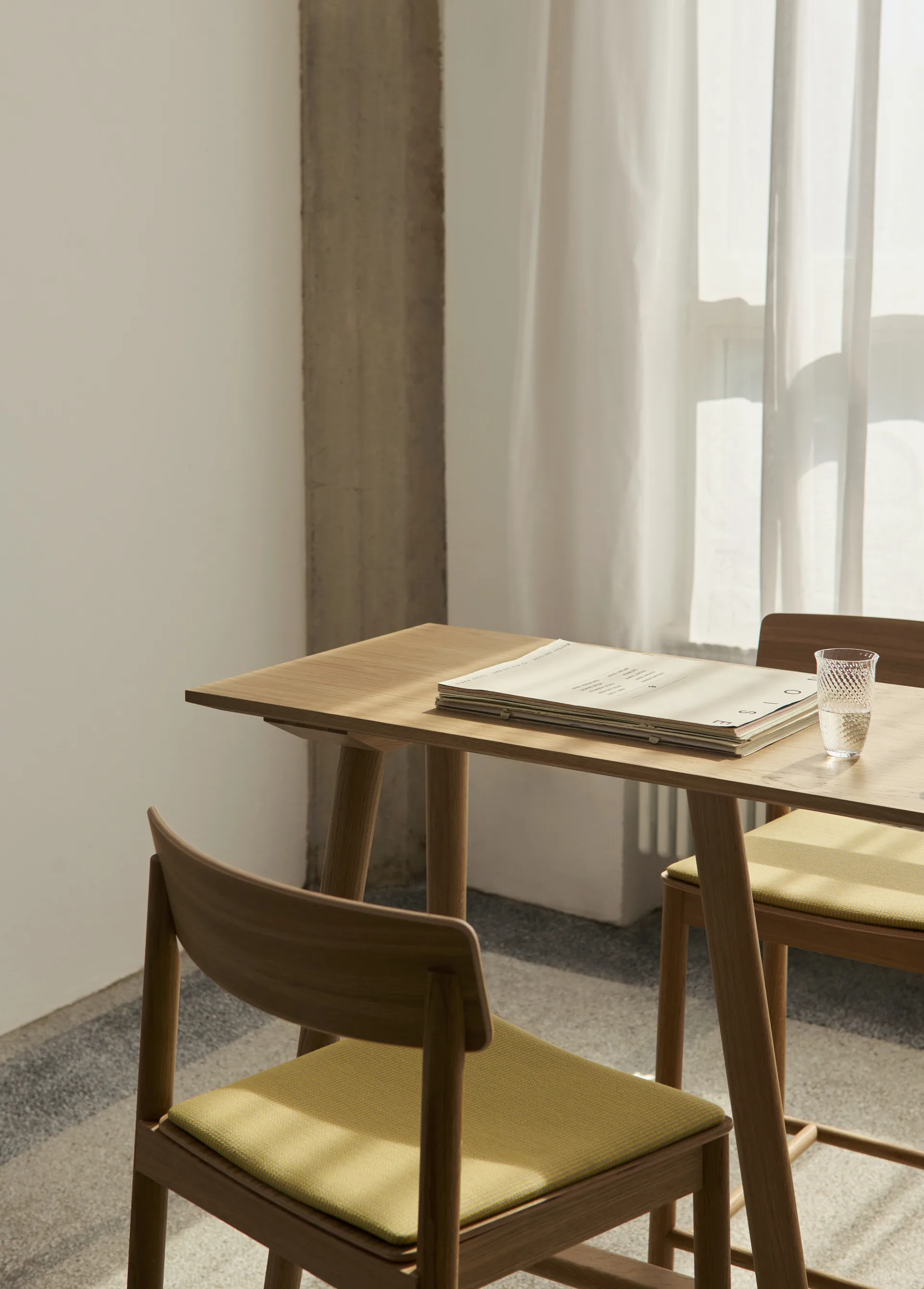 Betty TK17 Bar Chair baarituoli 75 cm, Fuse 0421-lakattu tammi &Tradition