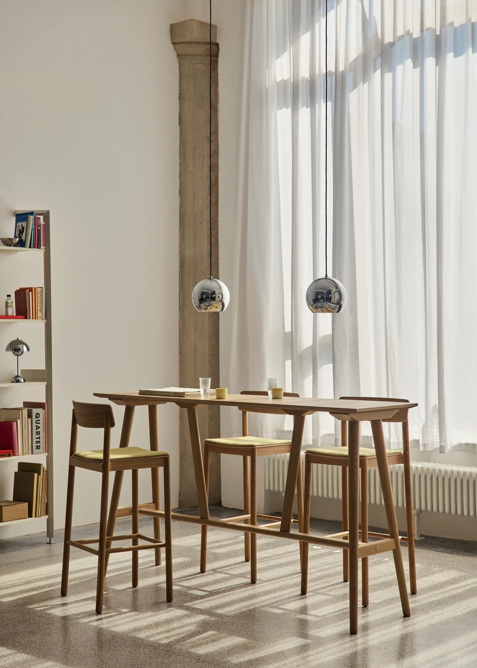 Betty TK17 Bar Chair baarituoli 75 cm, Fuse 0421-lakattu tammi &Tradition