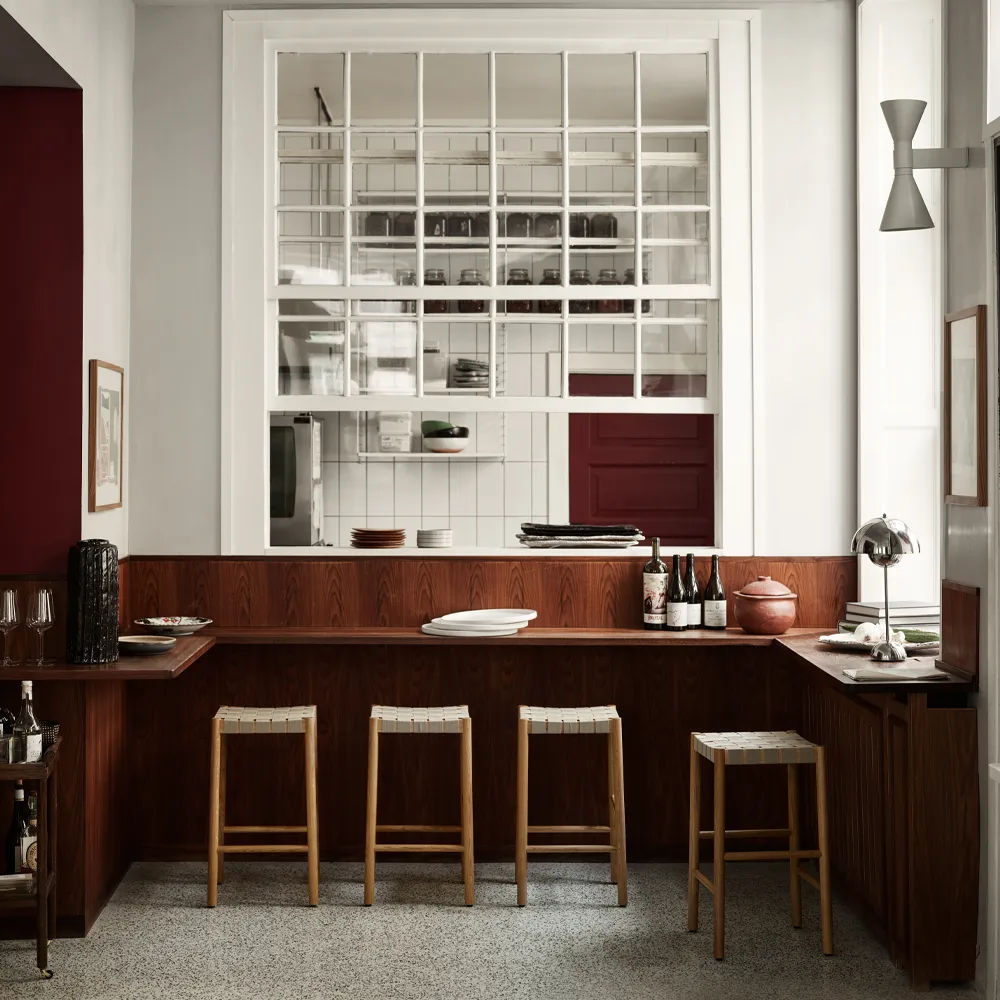 Betty TK7 -baarijakkara, Maroon, luonnonpunottu pellavanauhaistuinosa &Tradition