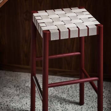 Betty TK8 -baarijakkara - Maroon, luonnonpunottu pellavanauhaistuinosa - &Tradition