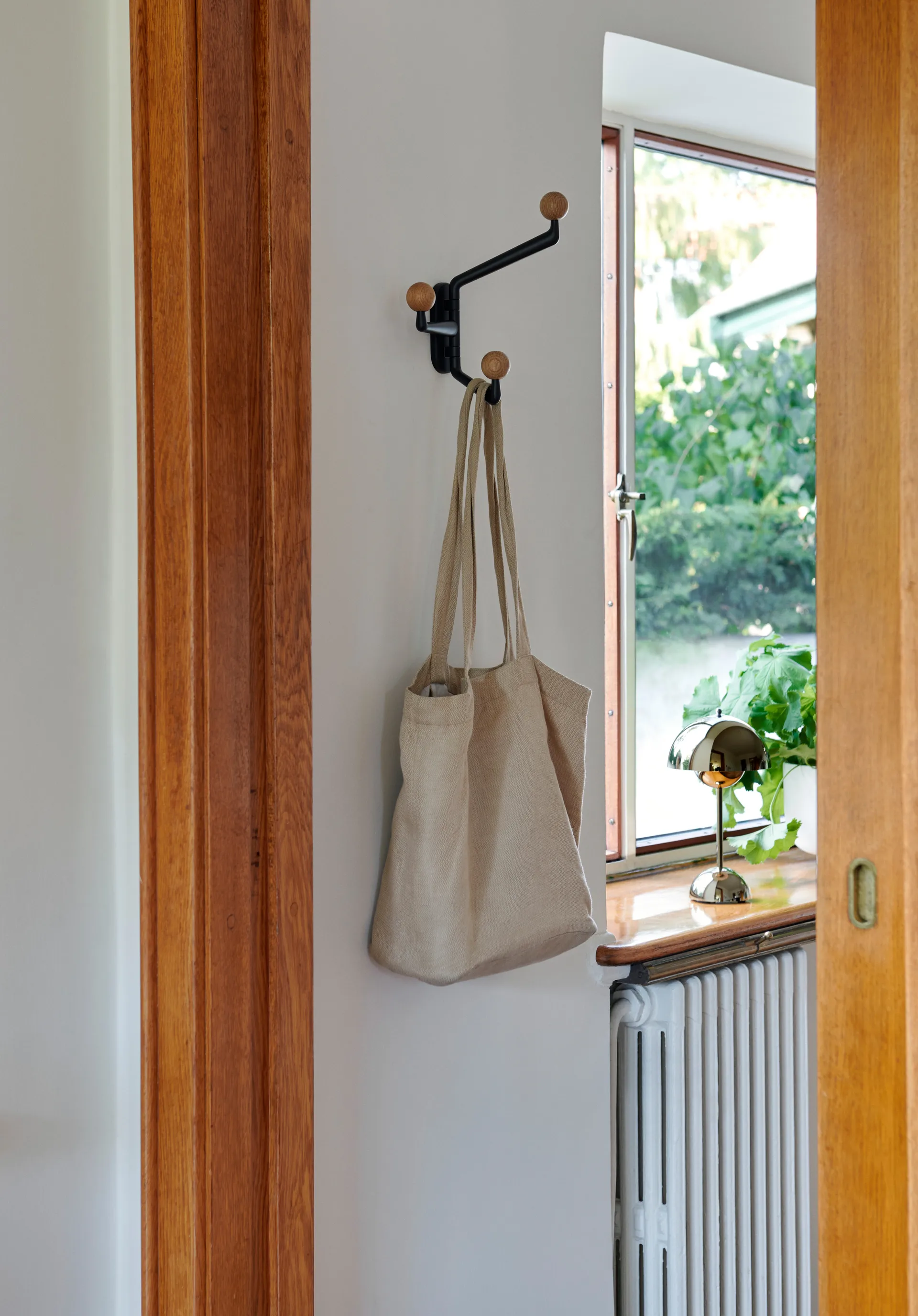 Capture SC74 -koukku small 3-vartinen, Graphite-Oak &Tradition