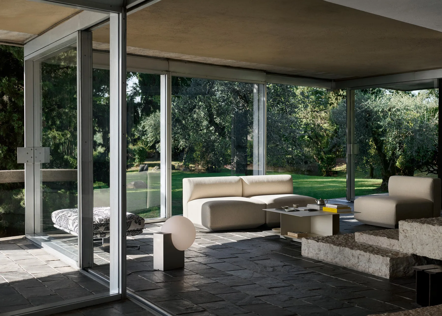 Develius EV3 sohvapöytä, Steel ivory, Ø89×40 cm &Tradition