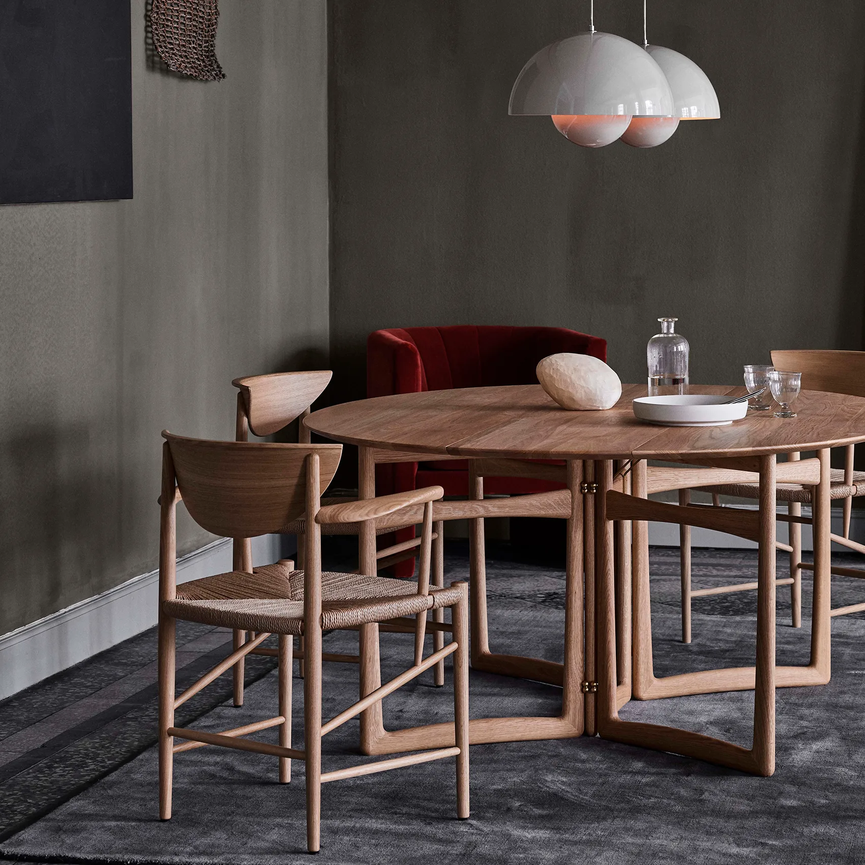 Drawn tuoli HM4 käsinojalla, Saksanpähkinä &Tradition