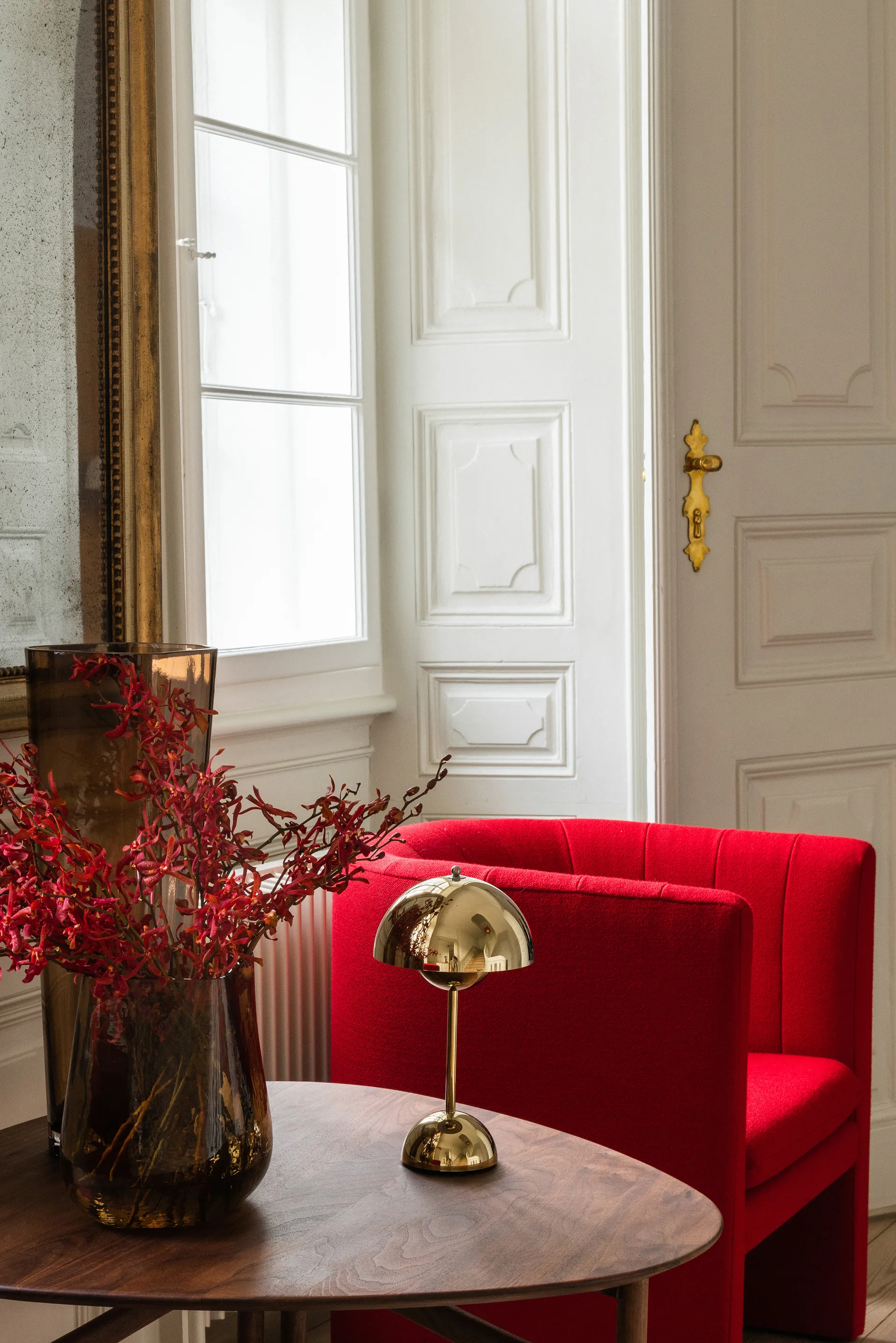 Flowerpot kannettava pöytävalaisin VP9, Brass &Tradition