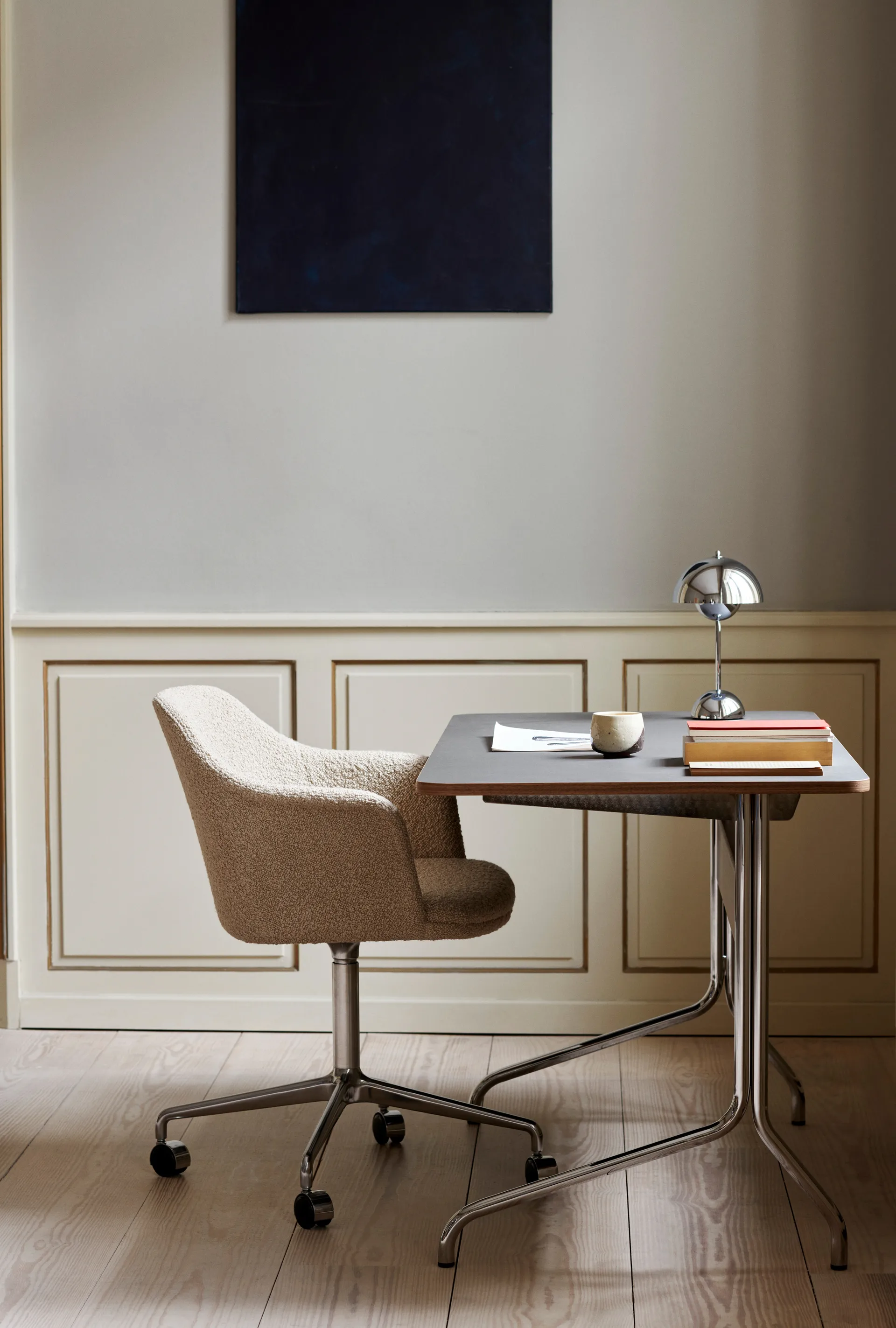 Flowerpot kannettava pöytävalaisin VP9, Chrome &Tradition