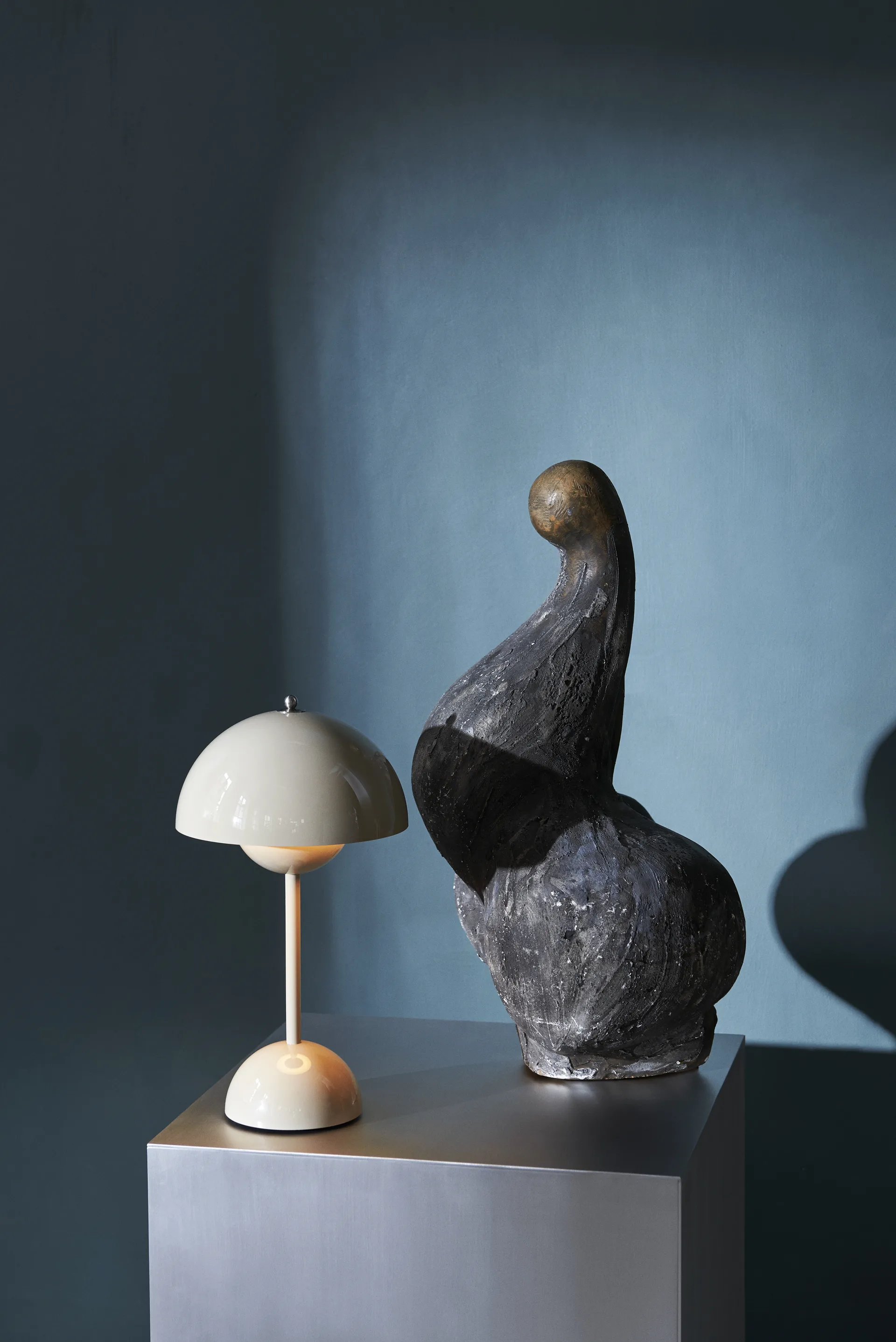 Flowerpot kannettava pöytävalaisin VP9, Grey beige &Tradition