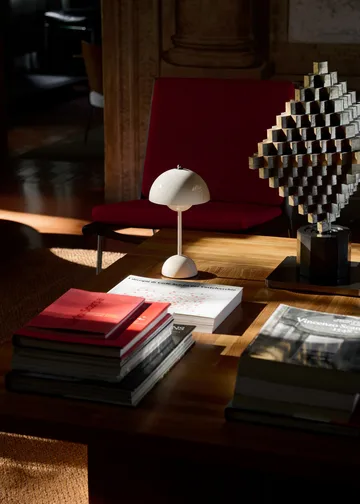 Flowerpot kannettava pöytävalaisin VP9 - Ivory - &Tradition