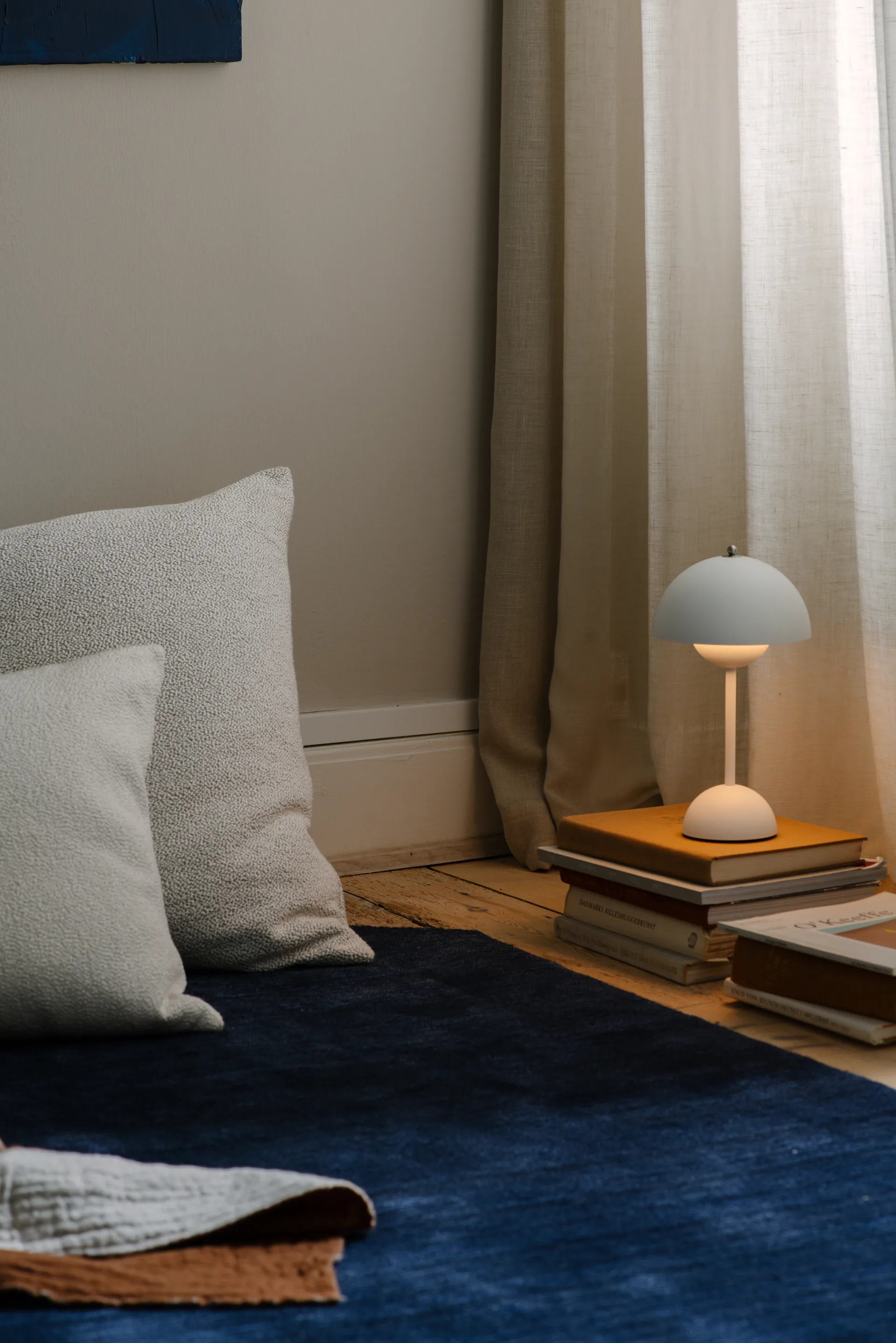 Flowerpot kannettava pöytävalaisin VP9, Matt white &Tradition