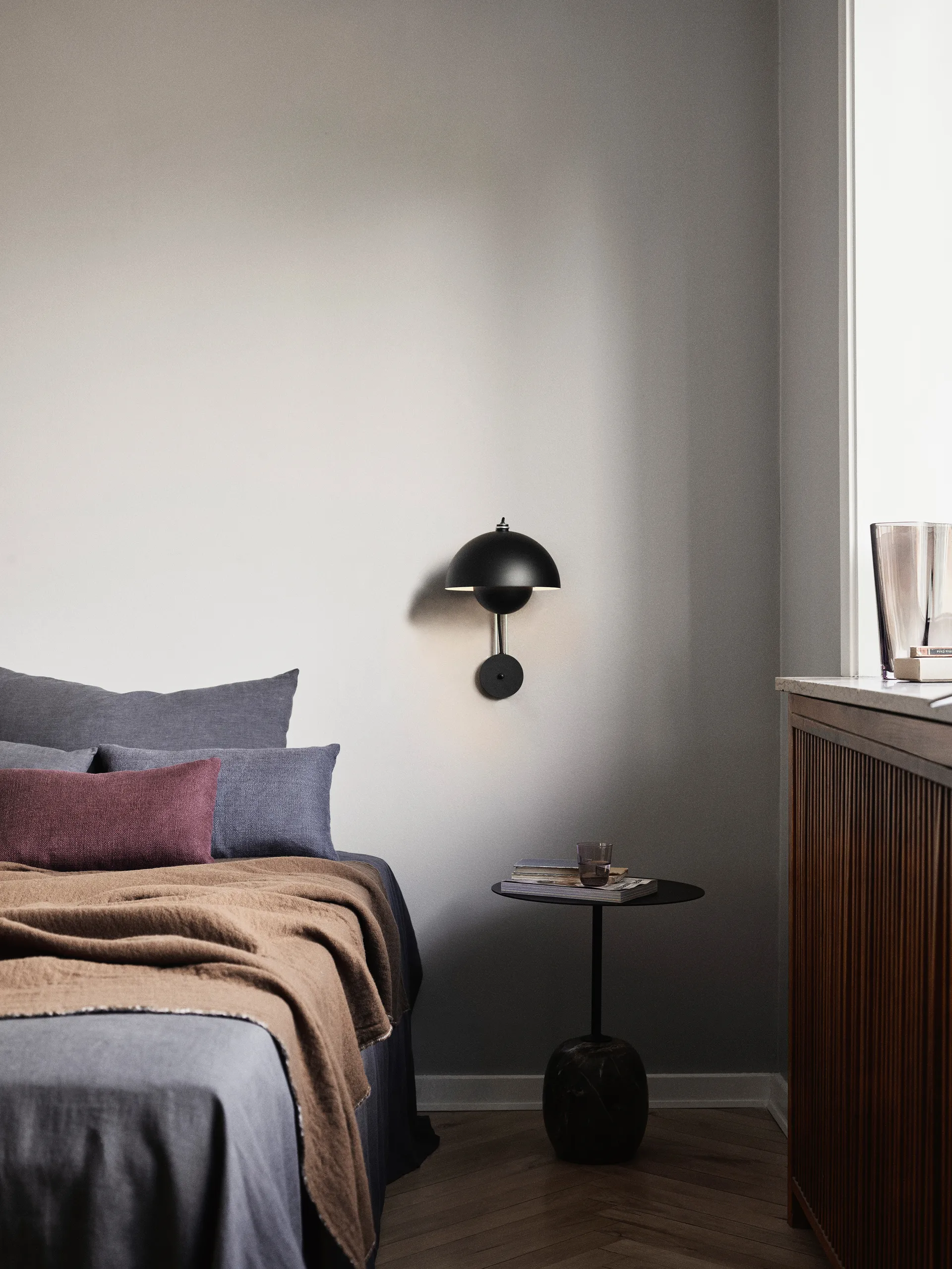 Flowerpot seinävalaisin VP8, Matt black &Tradition