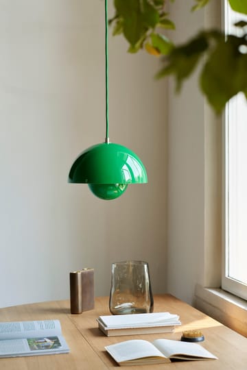 Flowerpot VP1 riippuvalaisin - Signal green - &Tradition