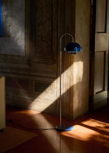 Flowerpot VP12 lattiavalaisin - Teräksen­sininen - &Tradition