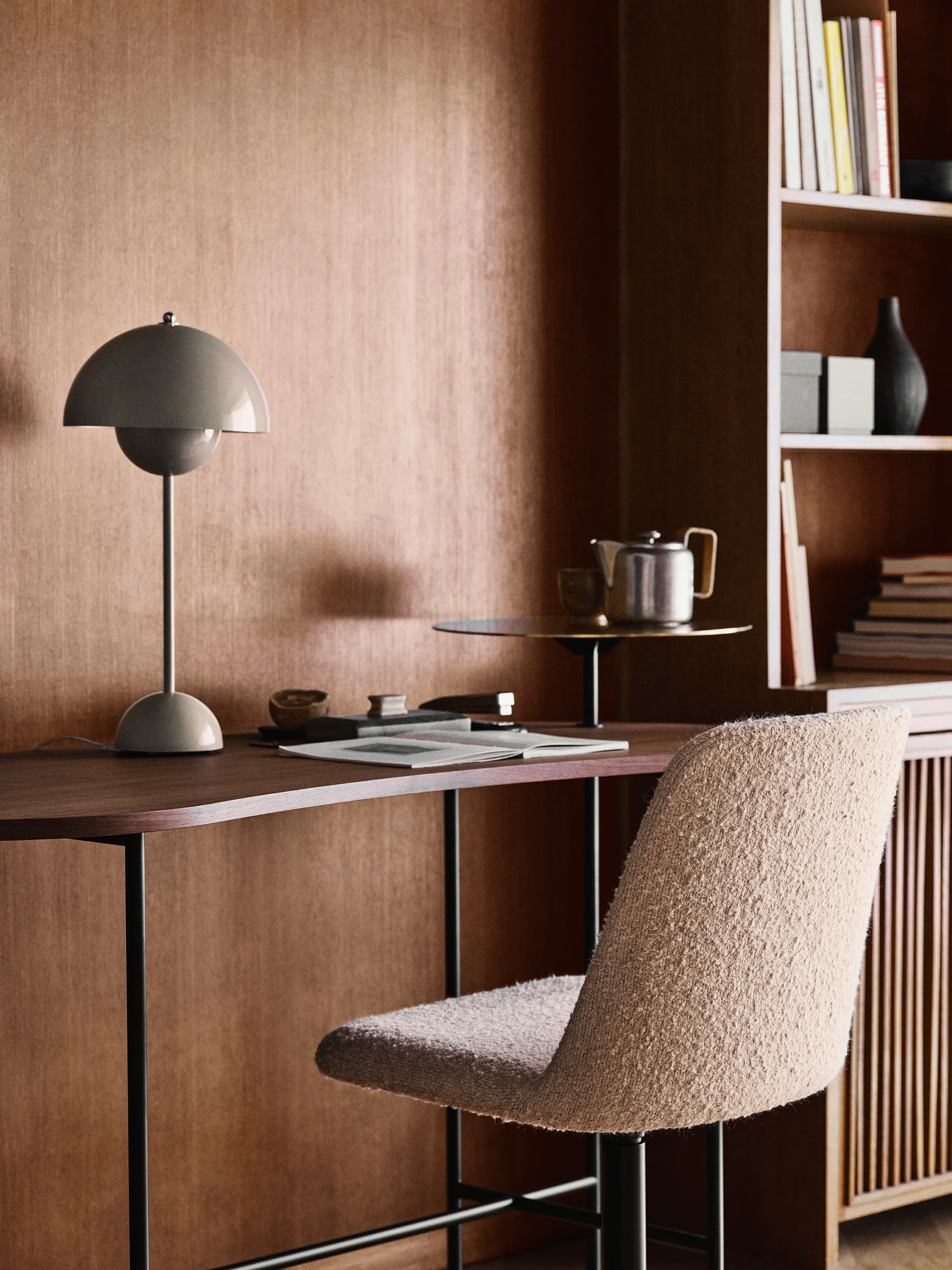 FlowerPot VP3 pöytävalaisin, beigenharmaa &Tradition