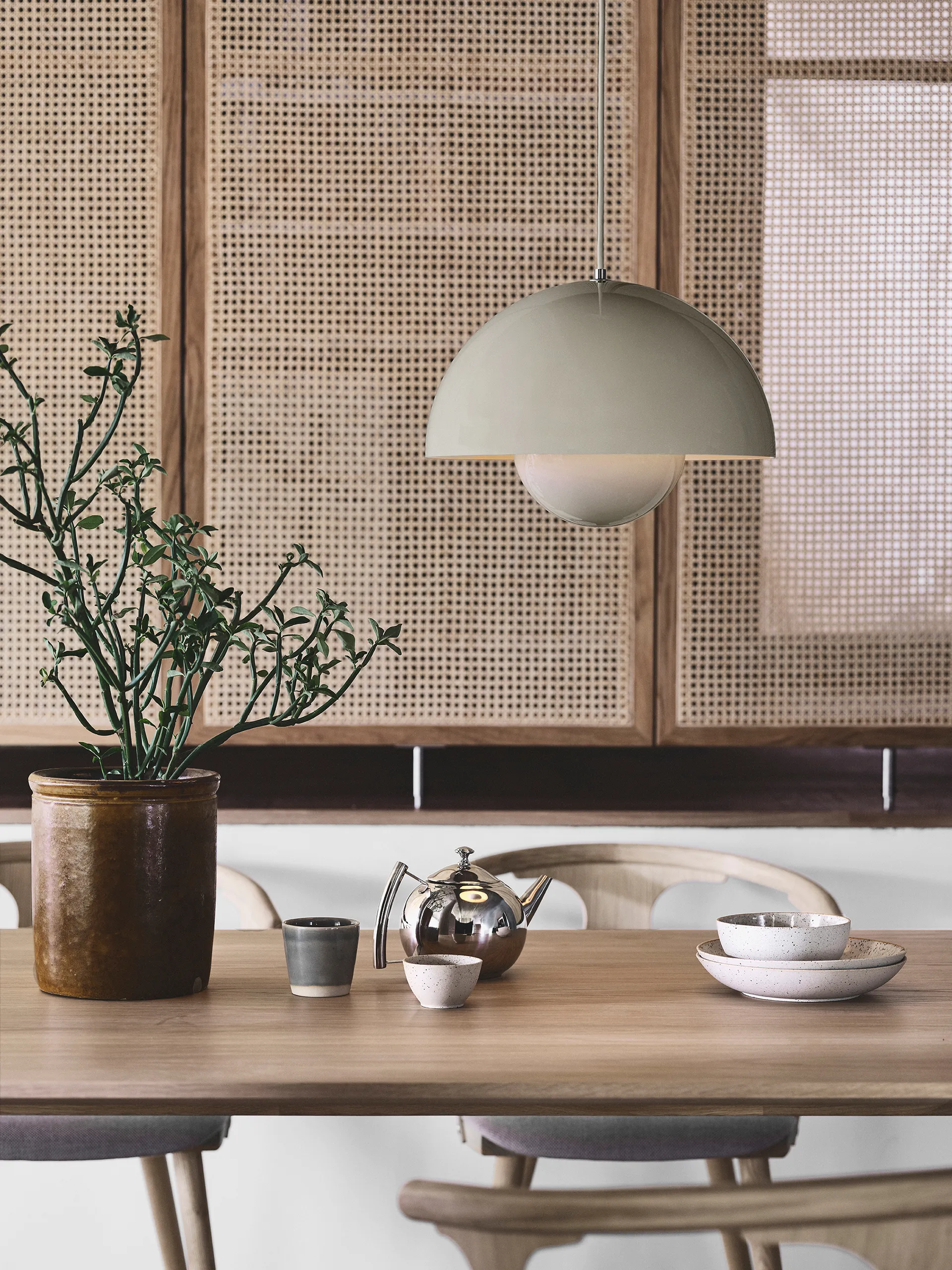 Flowerpot VP7 riippuvalaisin, Beige-punainen &Tradition
