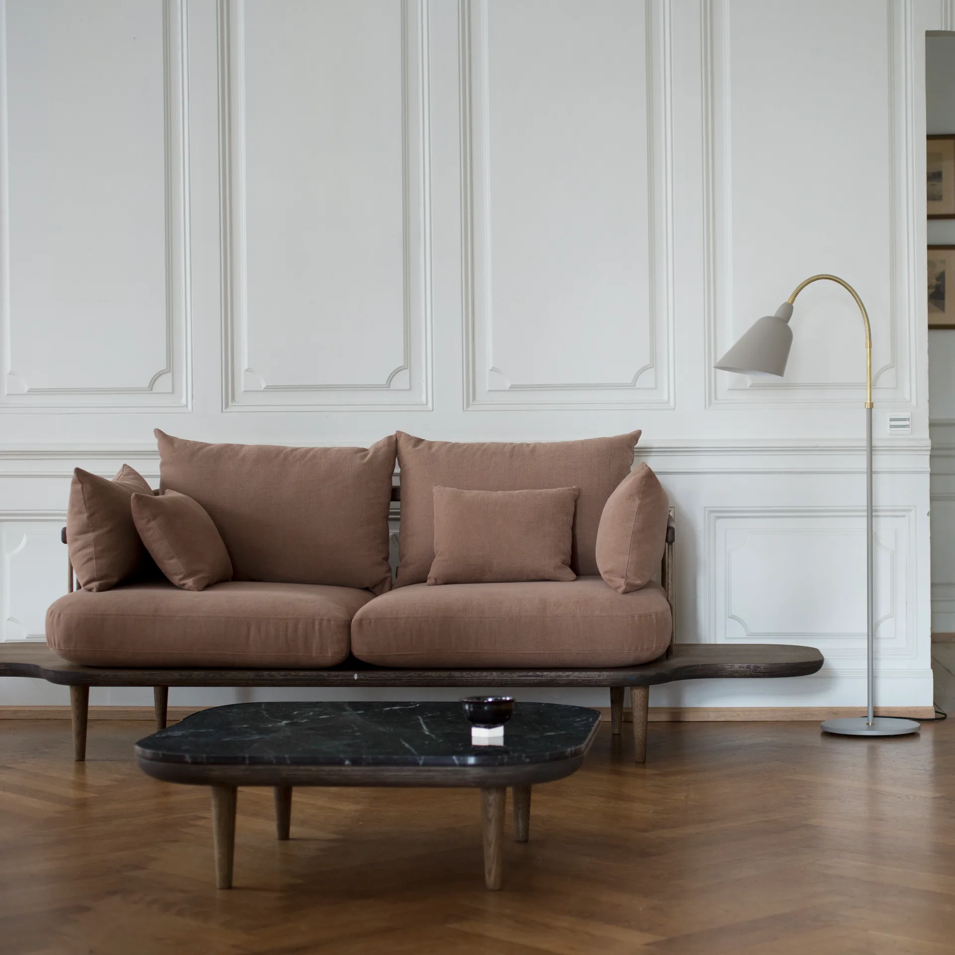 Fly pöytä SC4, Savutammi, öljytty + musta marmori &Tradition