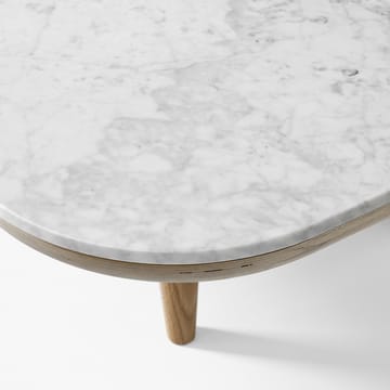 Fly pöytä SC4 - vaaleaa öljyttyä tammea + valkoinen marmori - &Tradition