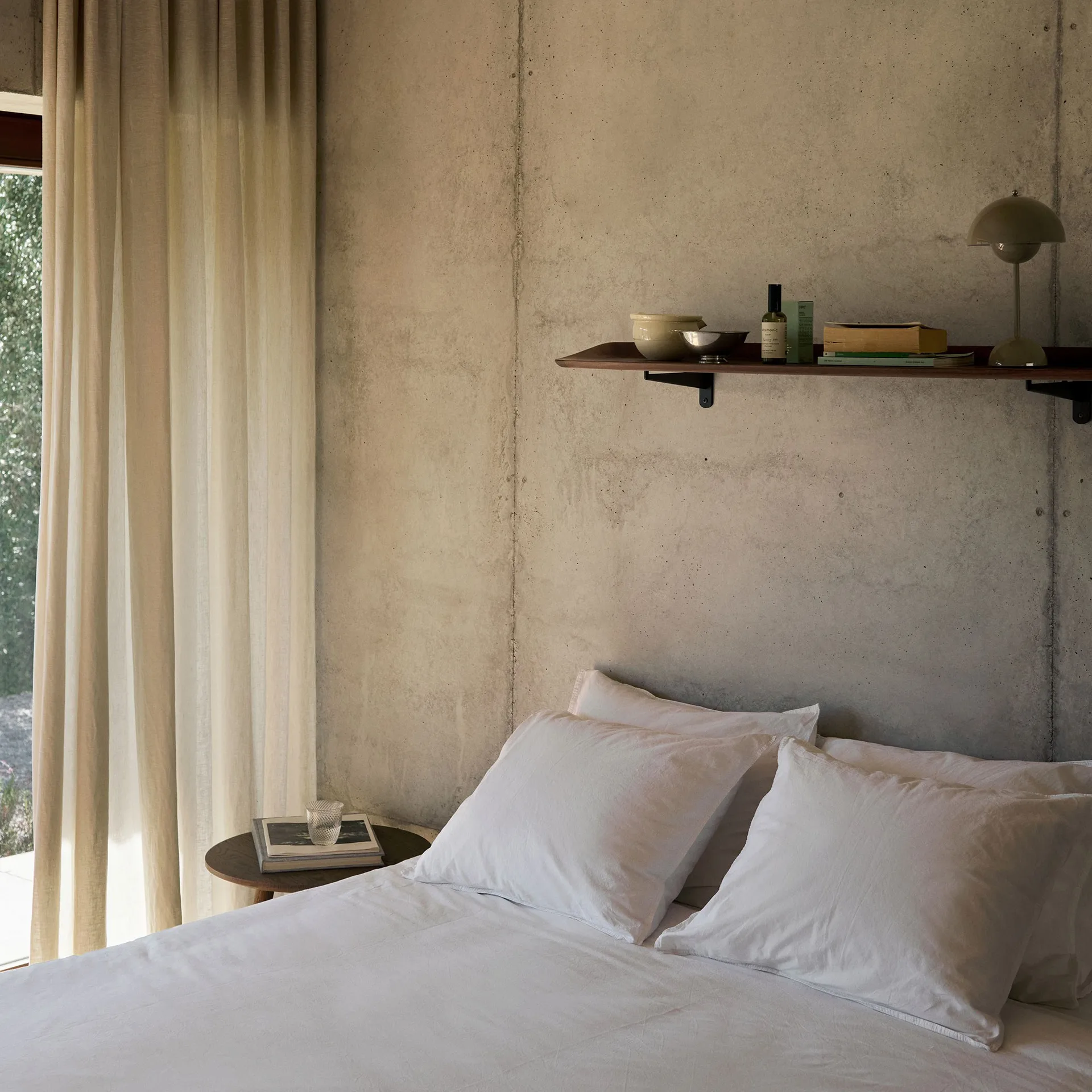 Guild HM15 hylly 120 cm, Solid lacquered walnut &Tradition