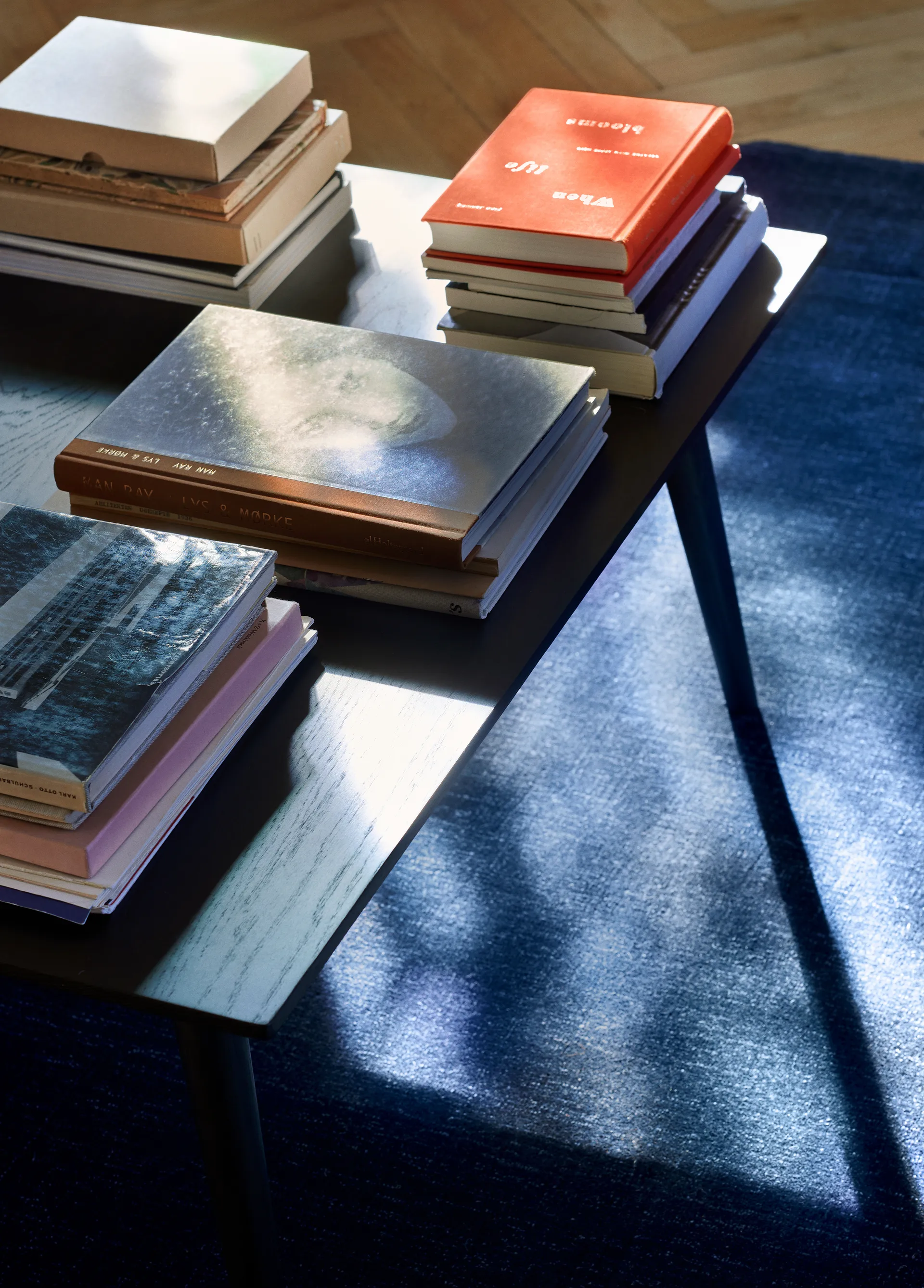 In Between kahvipöytä SK24 90x90 cm, Mustalakattu tammi &Tradition