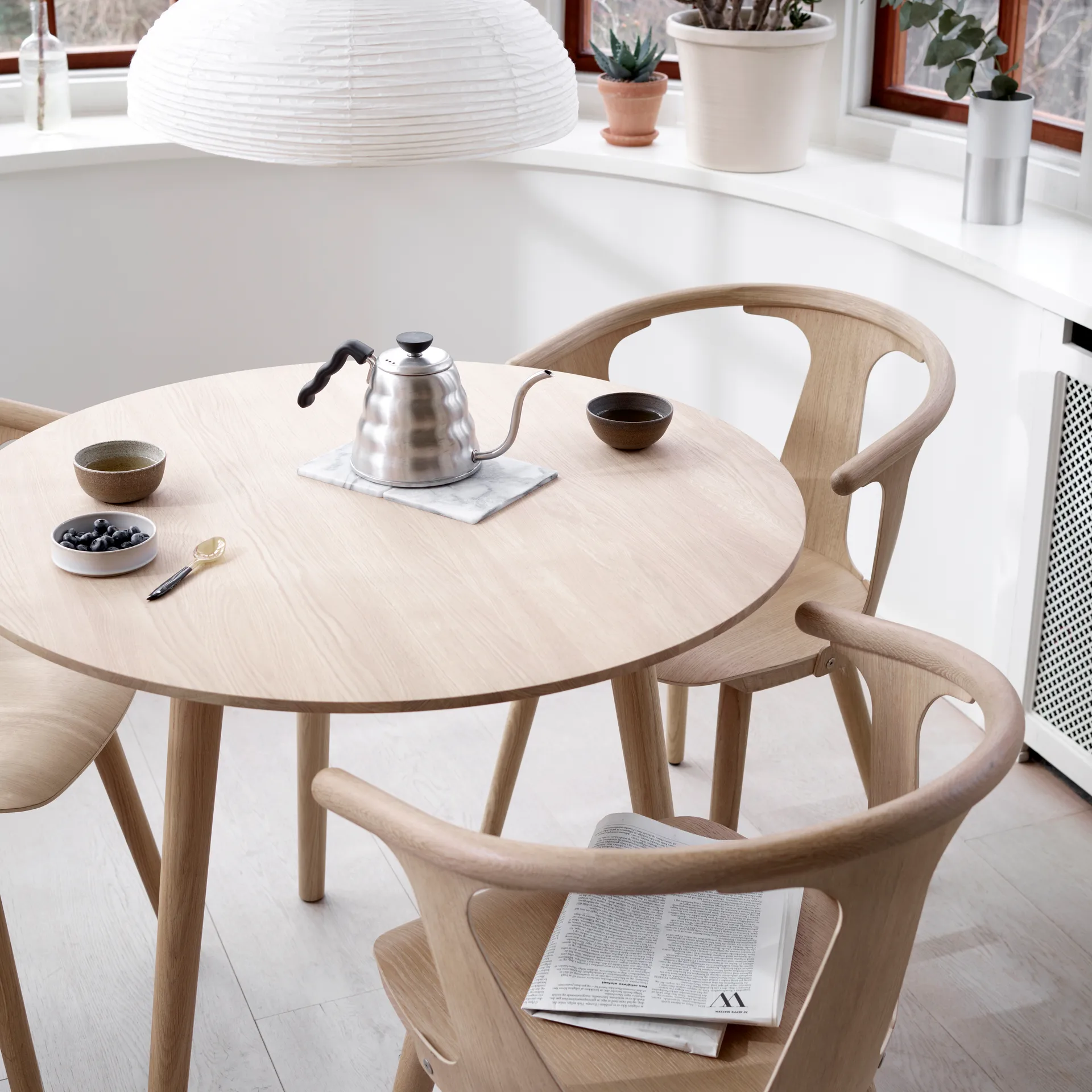 In Between tuoli SK1, vaaleaa öljyttyä tammea &Tradition