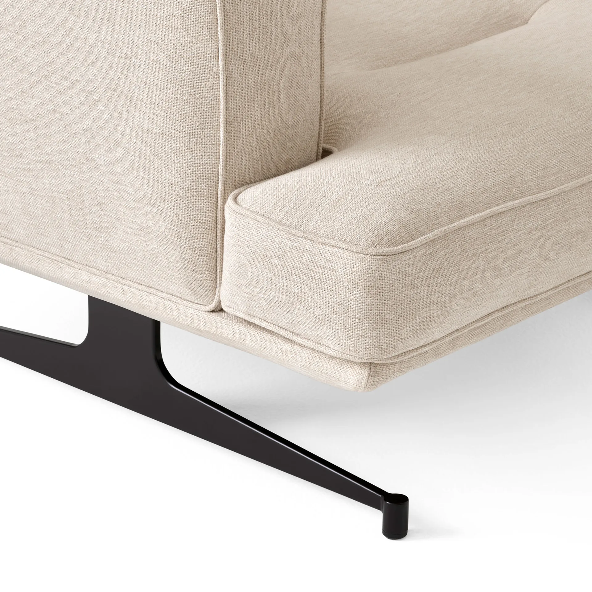 Inland AV21 nojatuoli, Clay 0011-warm black &Tradition