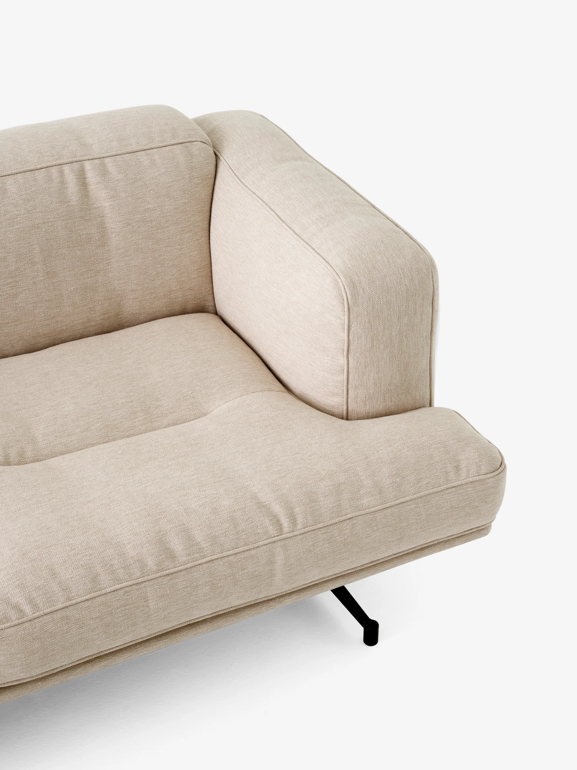 Inland AV23 3-istuttava sohva, Clay 0011-warm black &Tradition
