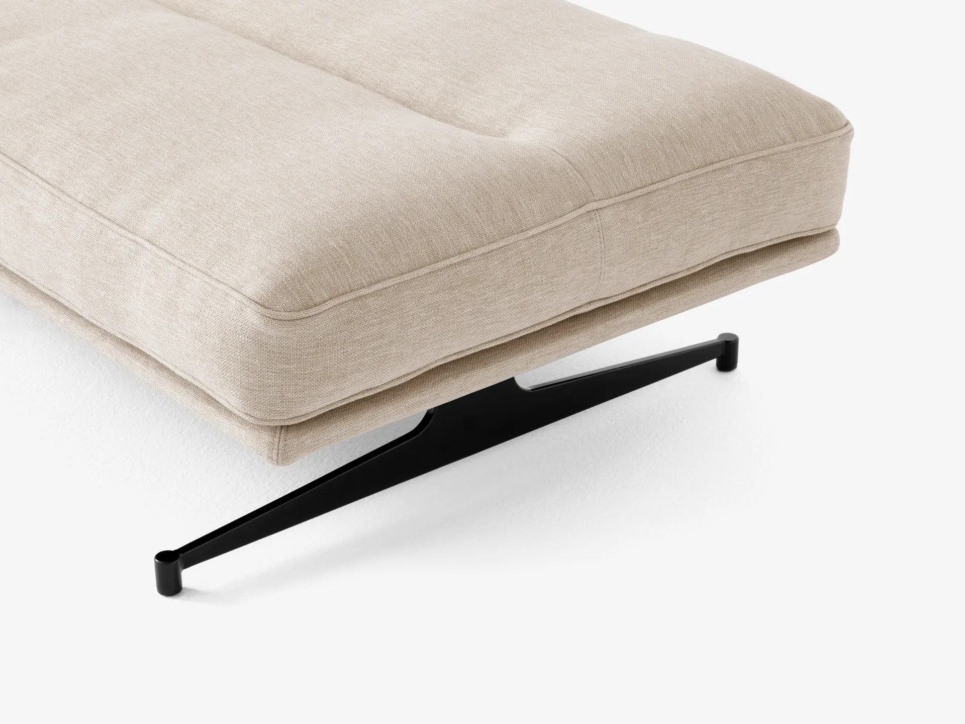Inland AV32 rahi 78x113 cm, Clay 0011-warm black &Tradition