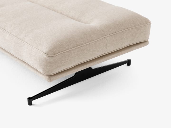 Inland AV32 rahi 78x113 cm, Clay 0011-warm black &Tradition
