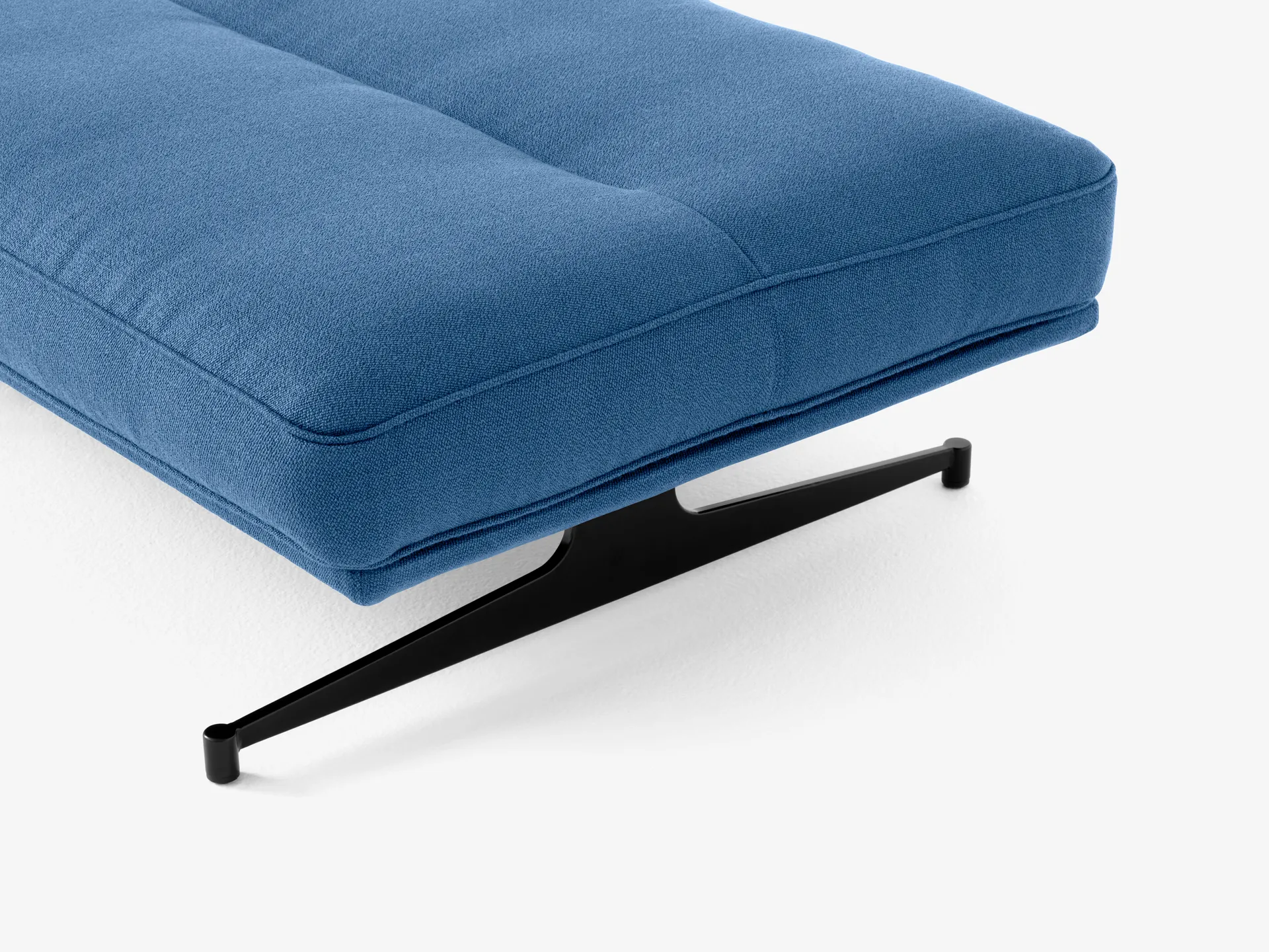 Inland AV32 rahi 78x113 cm, Vidar 733-warm black &Tradition