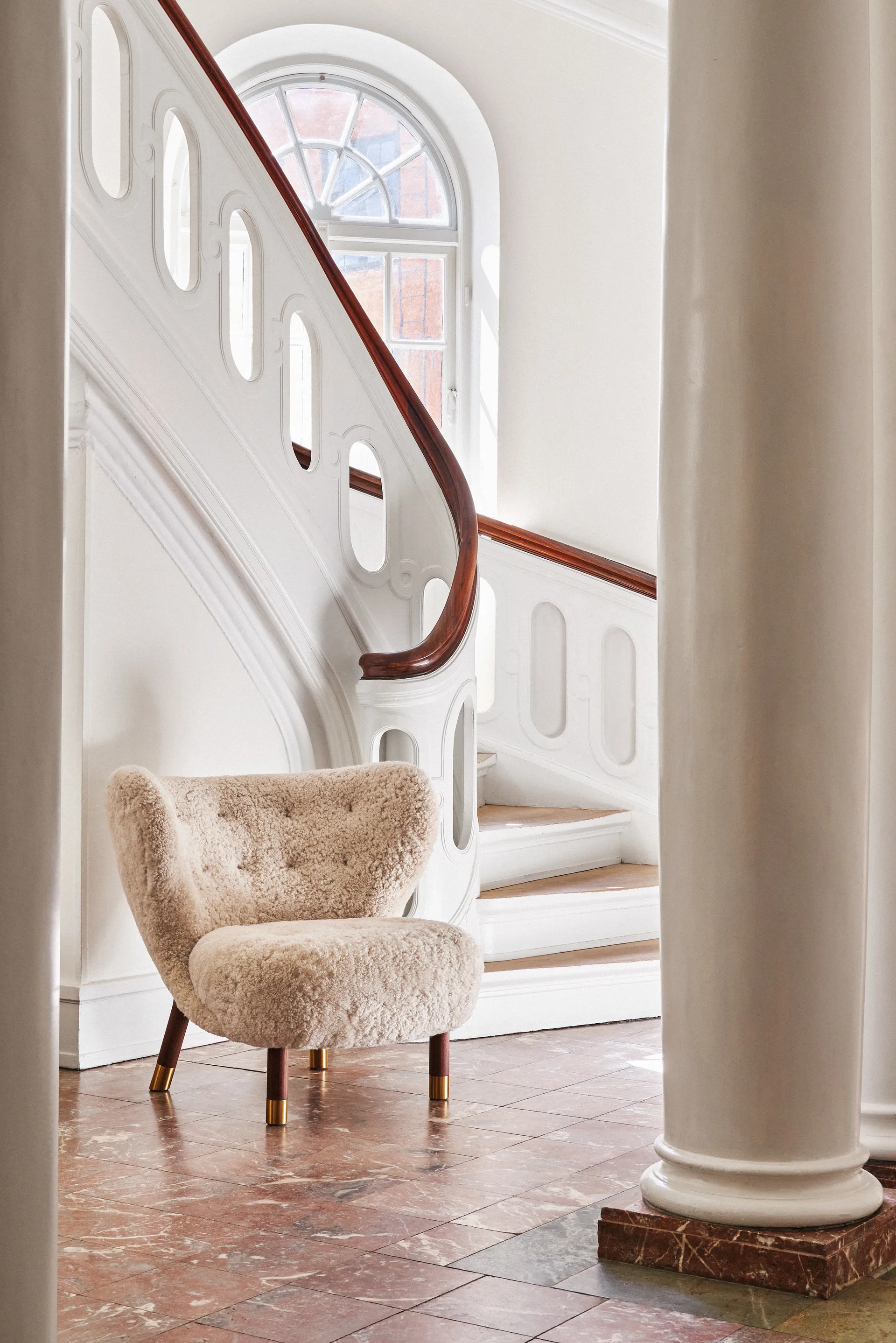 Little Petra VB1 nojatuoli Limited Edition, Saksanpähkinä, messinki-Moonlight &Tradition