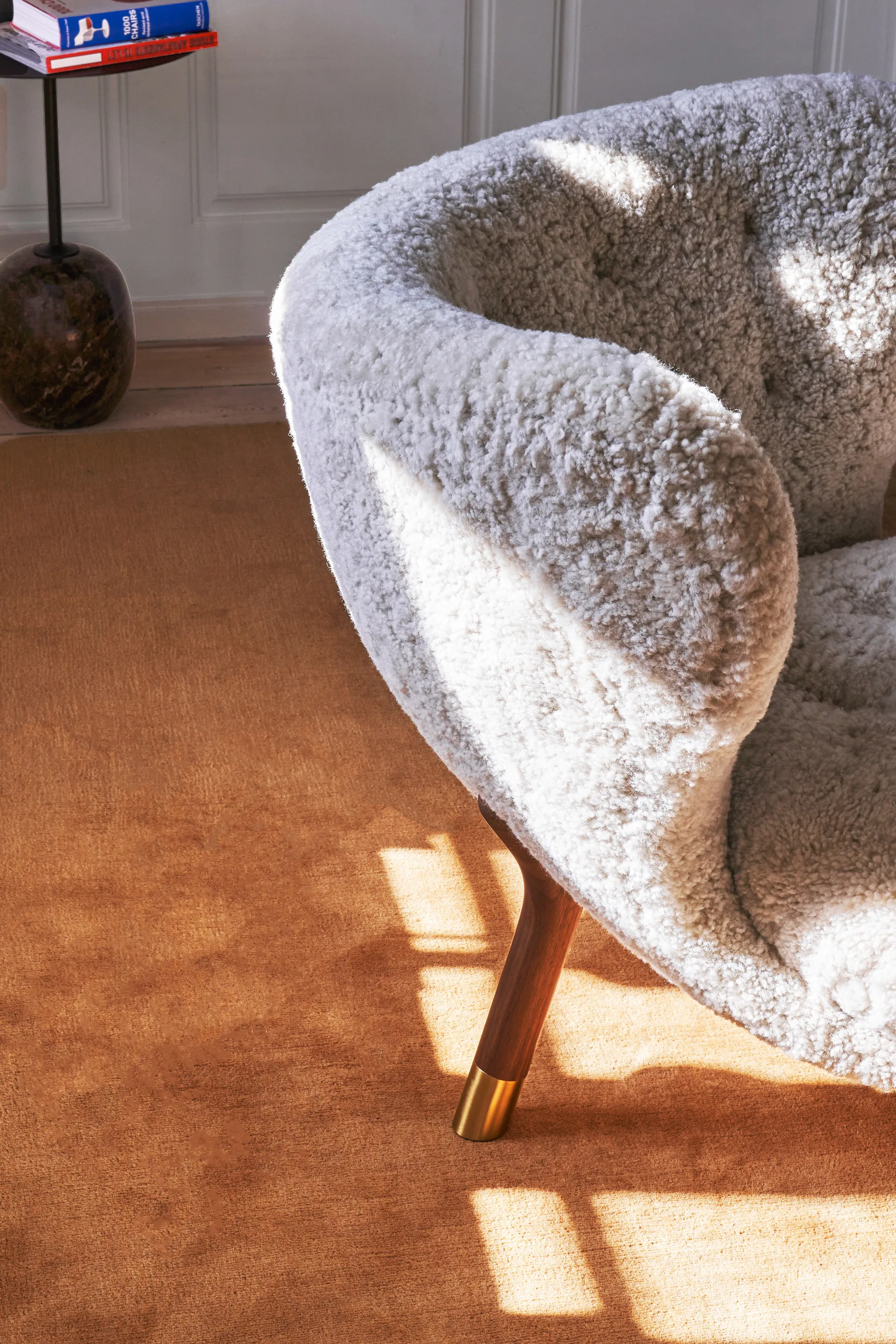 Little Petra VB1 nojatuoli Limited Edition, Saksanpähkinä, messinki-Moonlight &Tradition