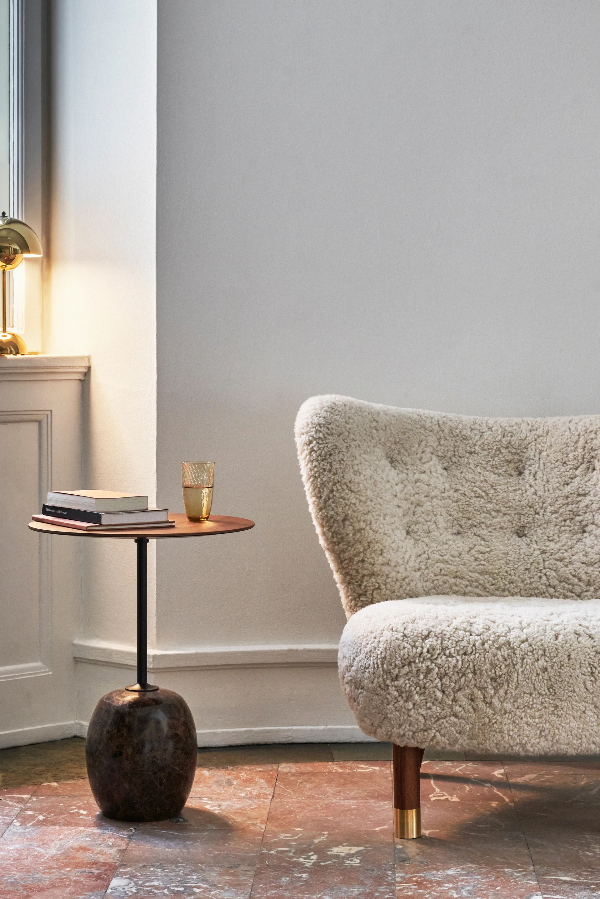 Little Petra VB1 nojatuoli Limited Edition, Saksanpähkinä, messinki-Moonlight &Tradition