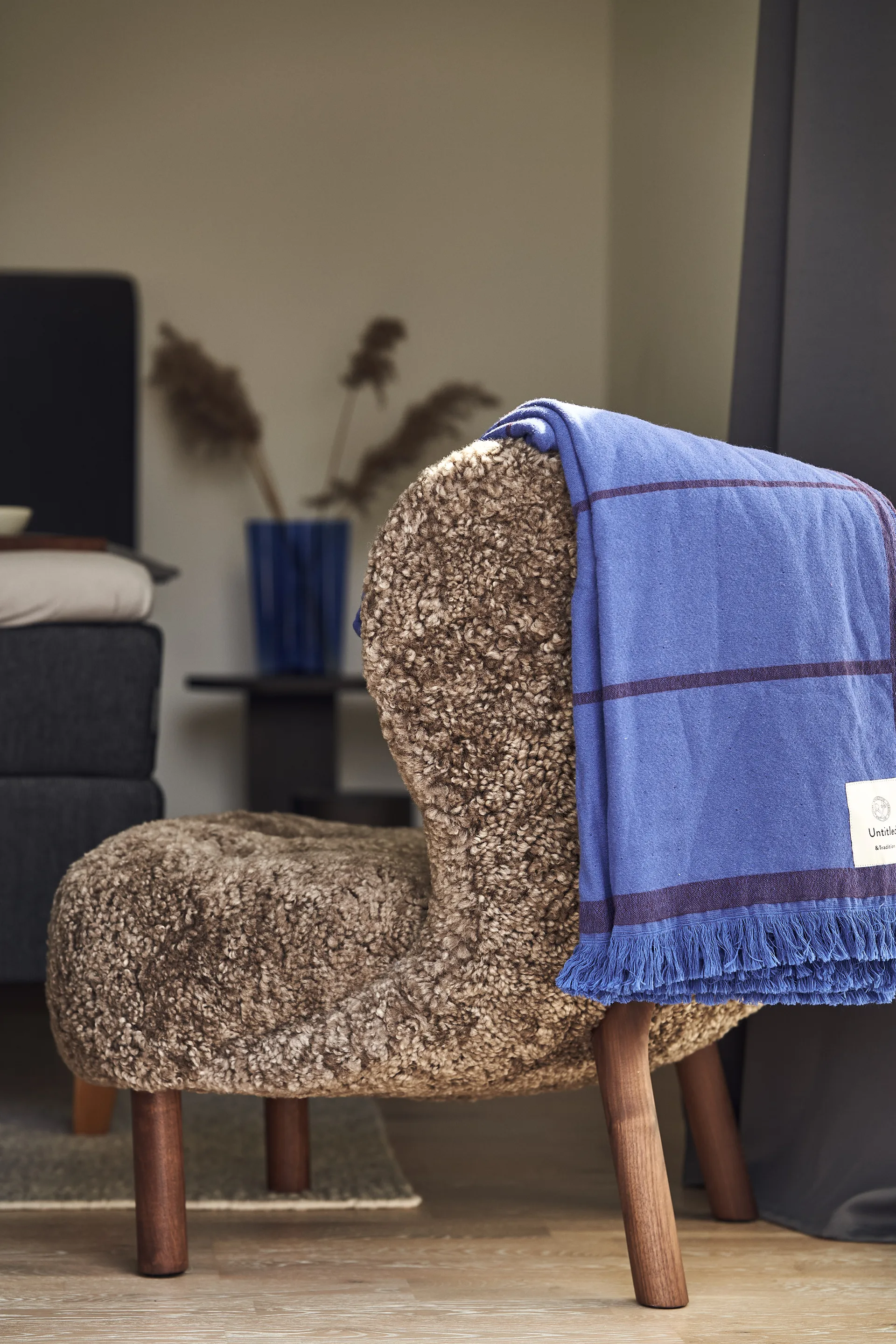 Little Petra VB1 -nojatuoli, Öljytty saksanpähkinä-Sahara &Tradition