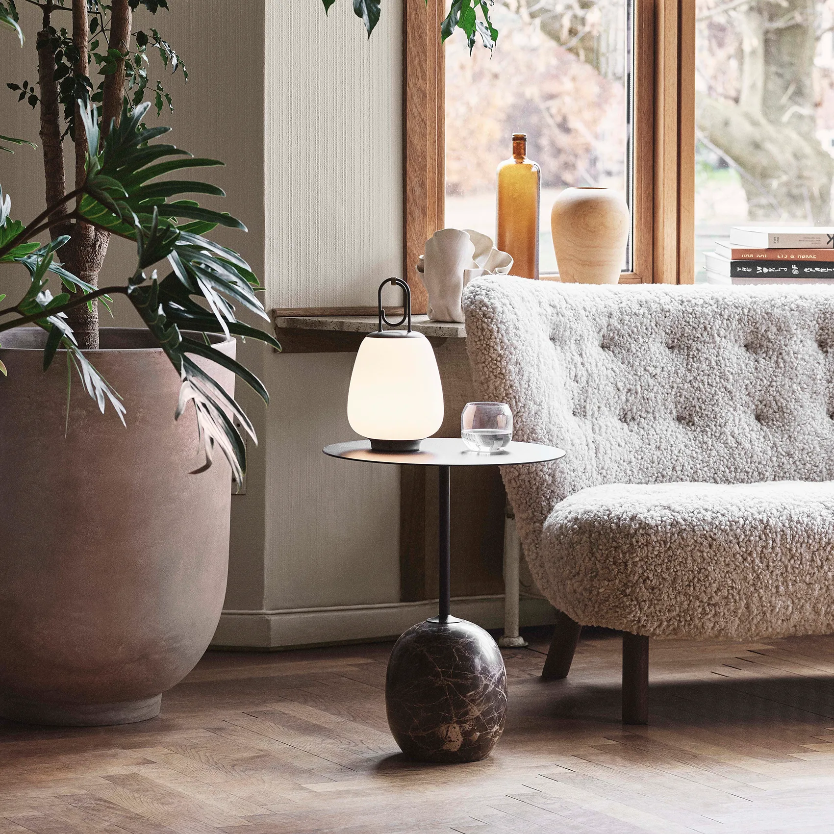 Lucca pöytävalaisin SC51, Musta &Tradition