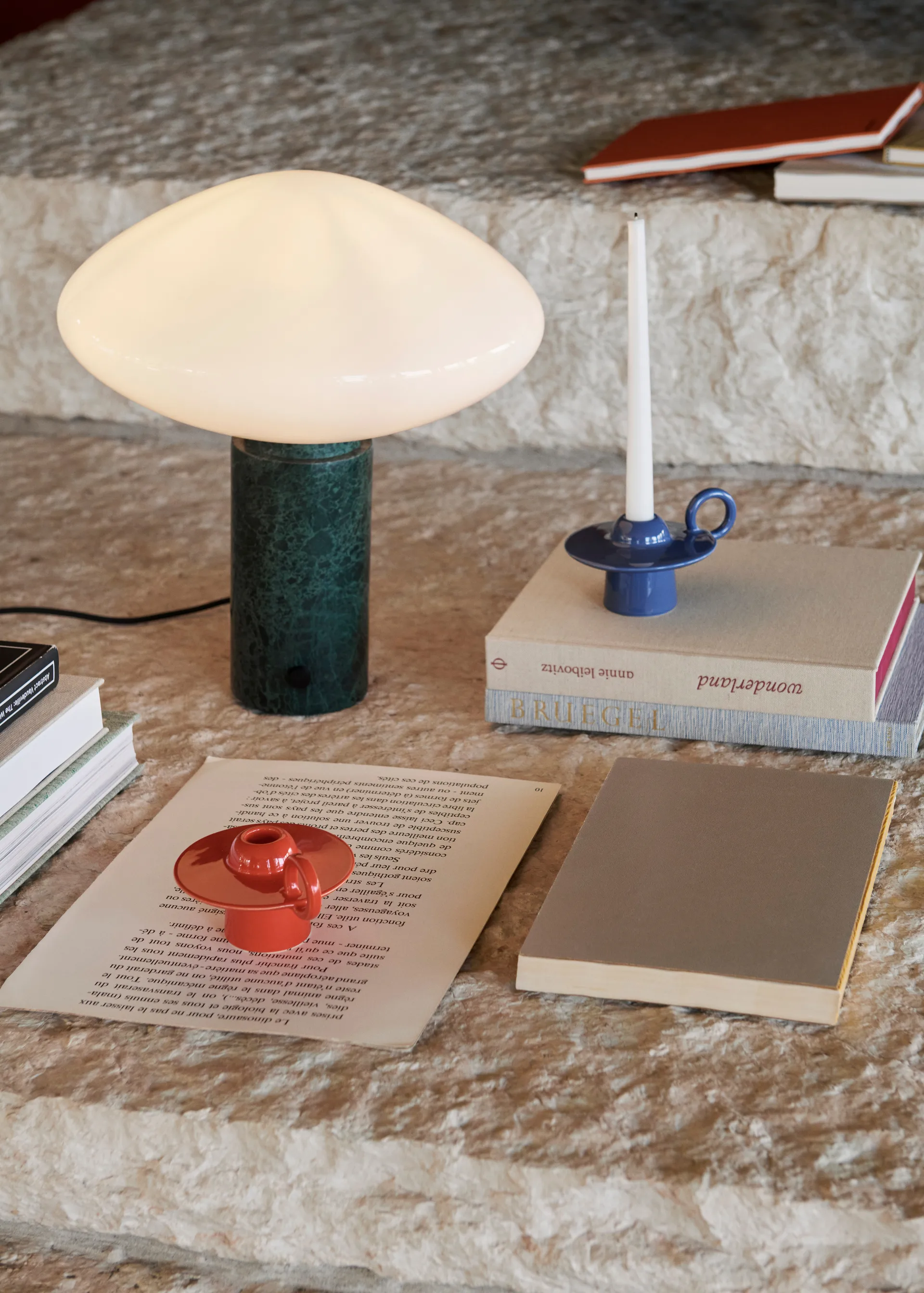 Mist AP17 pöytävalaisin Ø 37 cm, Matt White & Guatemala Verde &Tradition