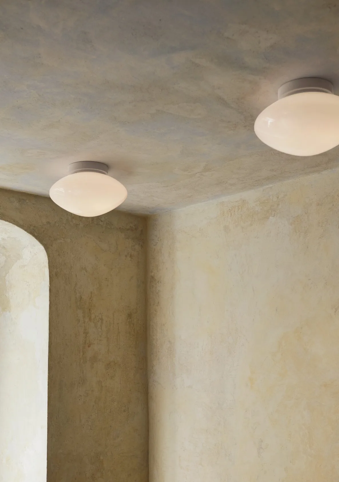 Mist AP22 kattovalaisin/seinävalaisin Ø25 cm, White-opal glass &Tradition